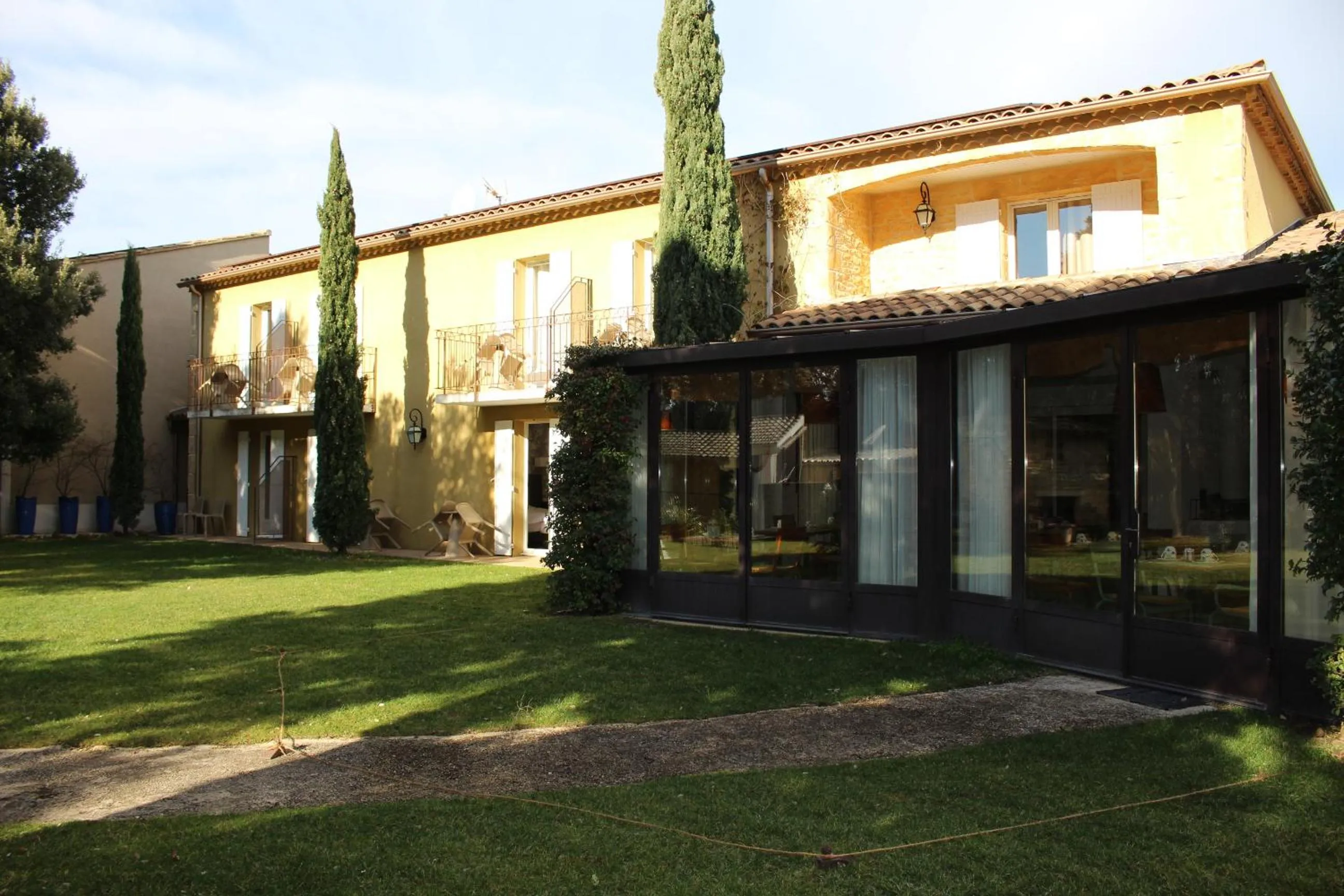 Property building in Logis Hôtel La Bastide De Grignan & Restaurant La Chênaie