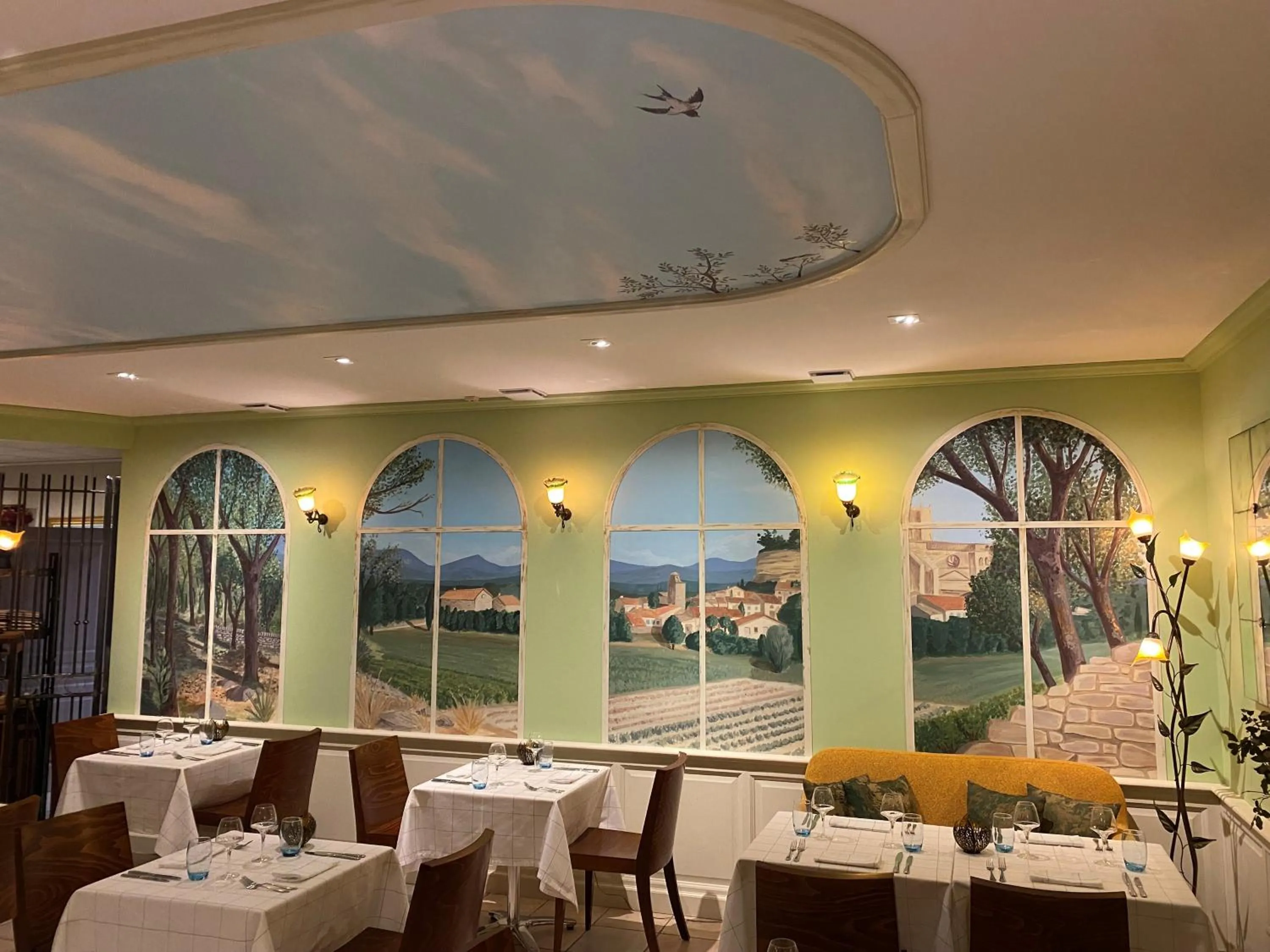 Restaurant/places to eat in Logis Hôtel La Bastide De Grignan & Restaurant "La Chênaie"