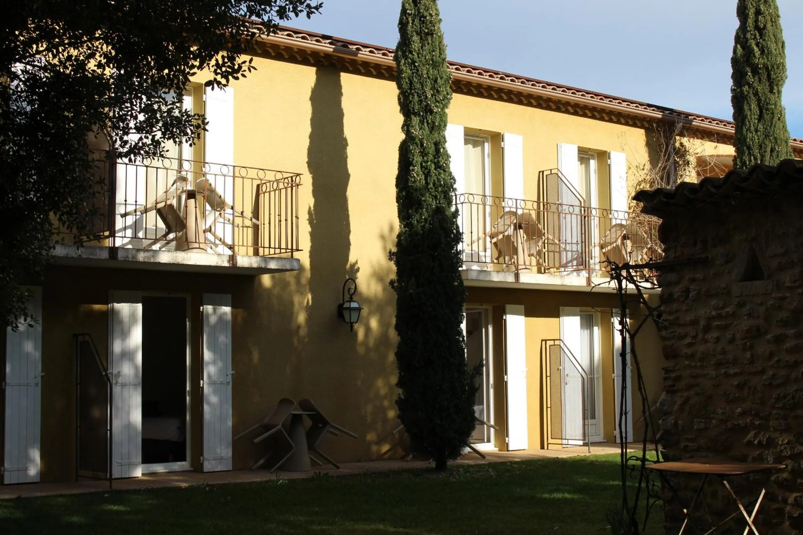 Property building in Logis Hôtel La Bastide De Grignan & Restaurant La Chênaie