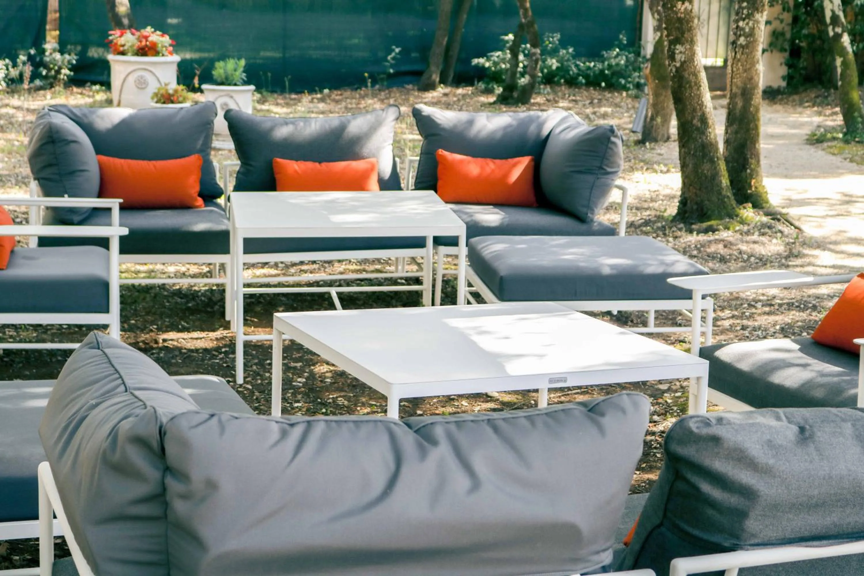 Garden in Logis Hôtel La Bastide De Grignan & Restaurant "La Chênaie"