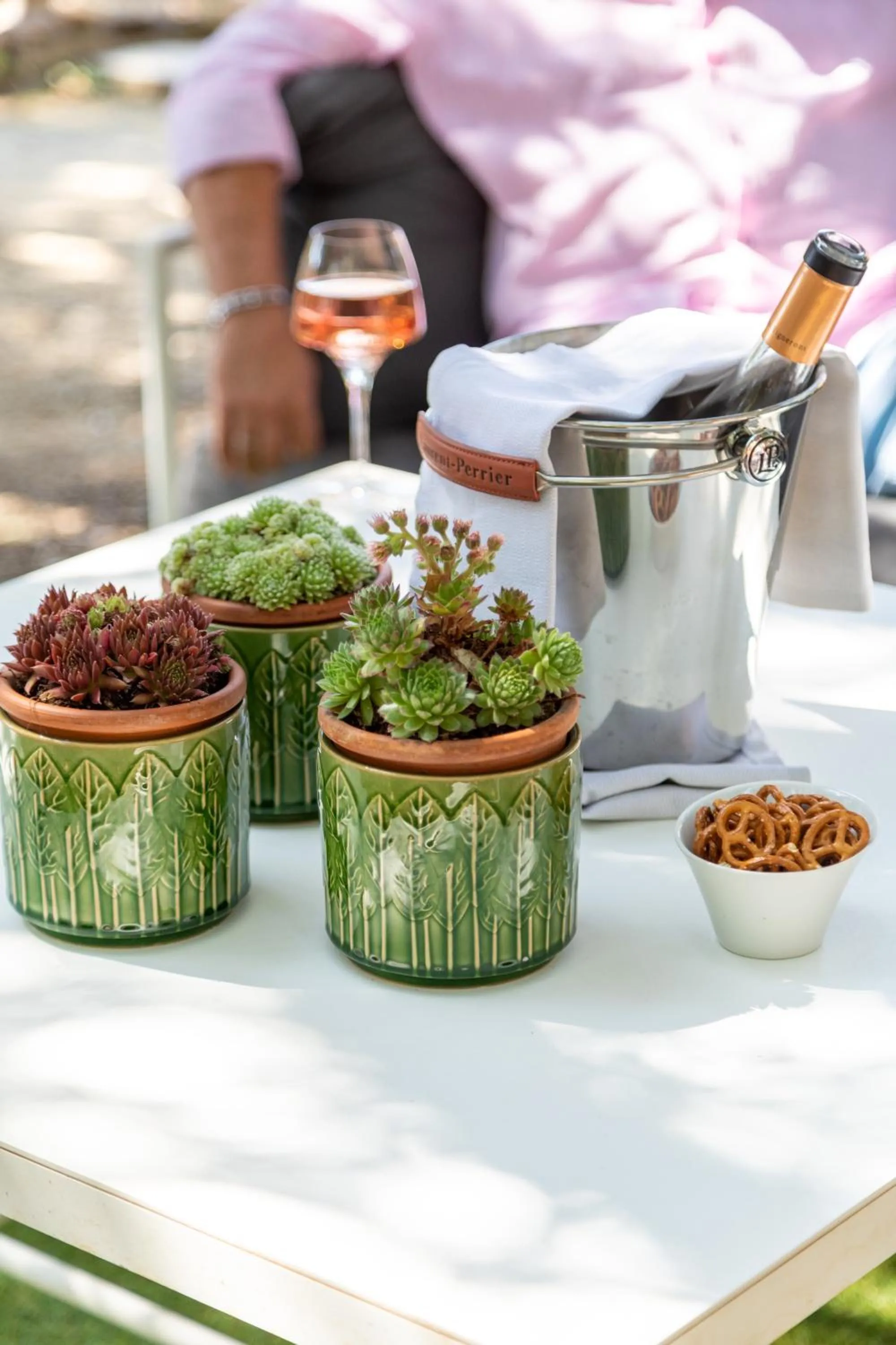 Lounge or bar in Logis Hôtel La Bastide De Grignan & Restaurant "La Chênaie"