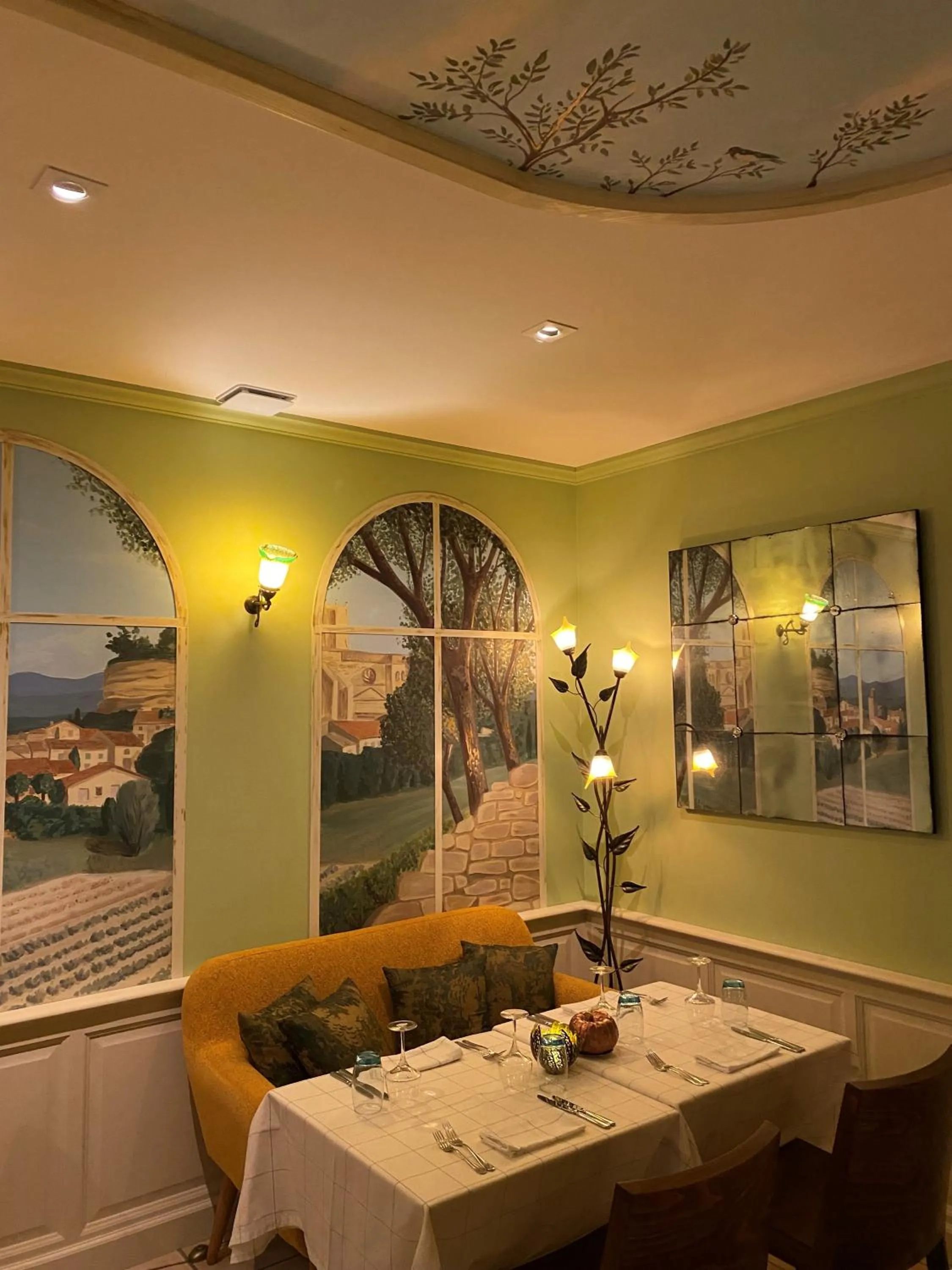 Restaurant/places to eat in Logis Hôtel La Bastide De Grignan & Restaurant "La Chênaie"