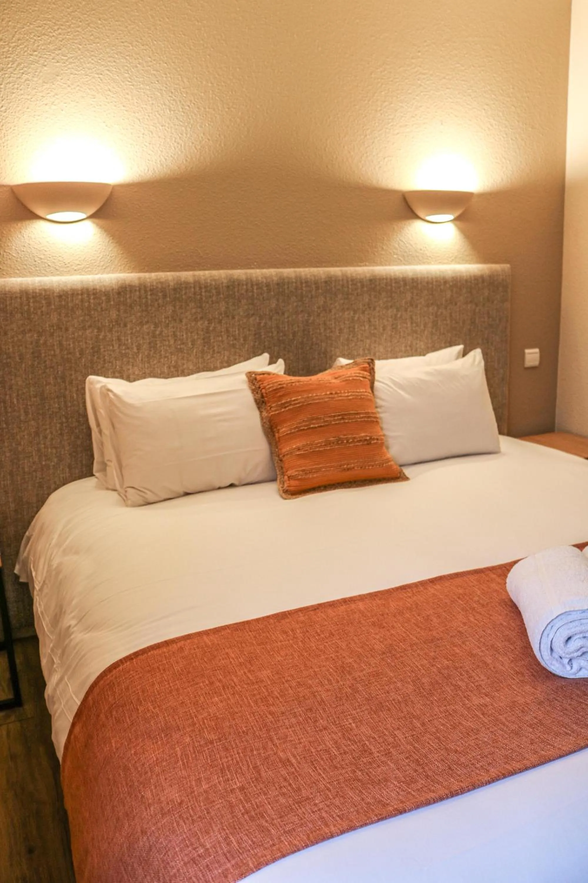 Bed in Logis Hôtel La Bastide De Grignan & Restaurant "La Chênaie"