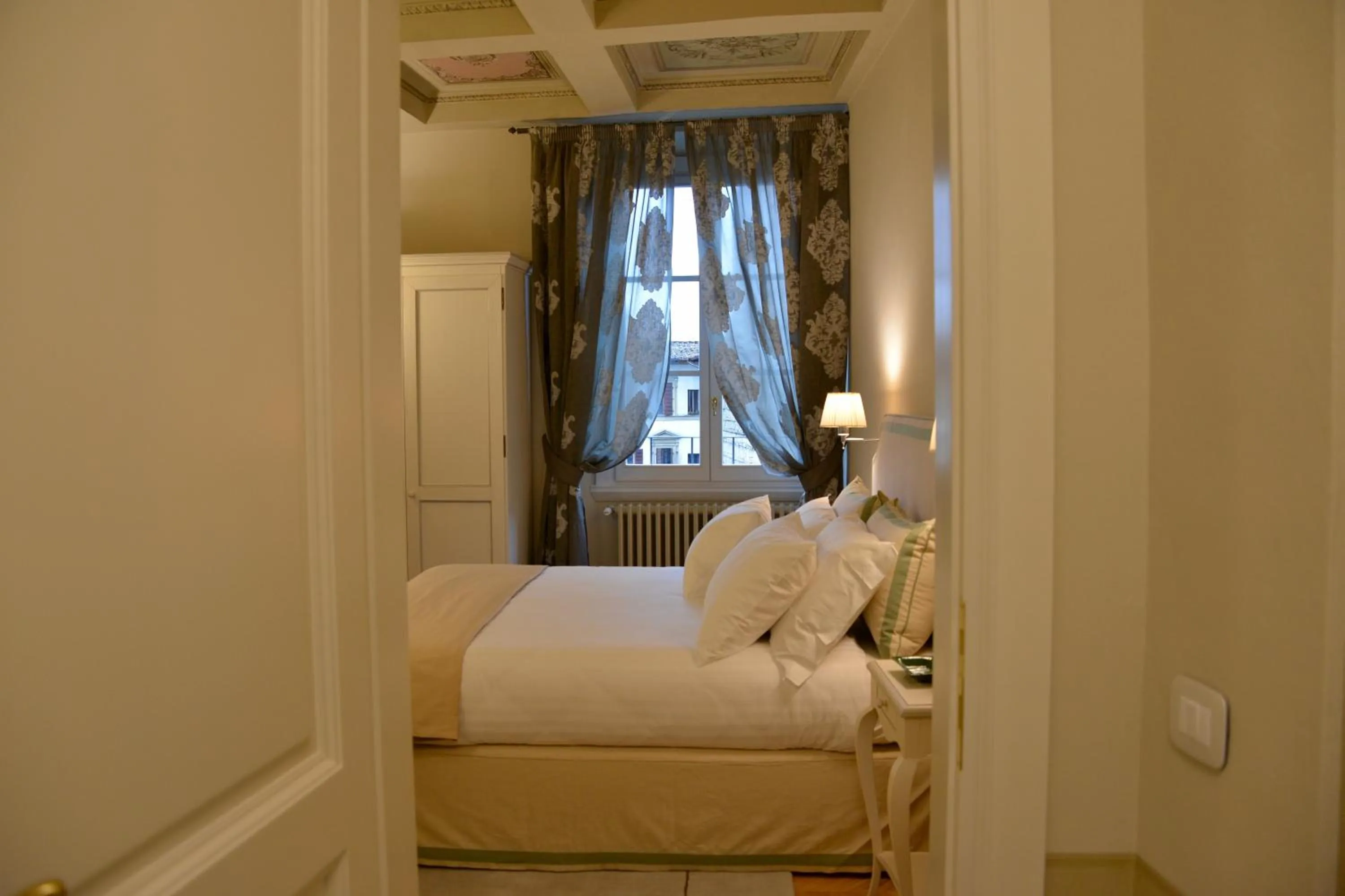 Photo of the whole room, Bed in Palazzo della Stufa Residenza D'Epoca