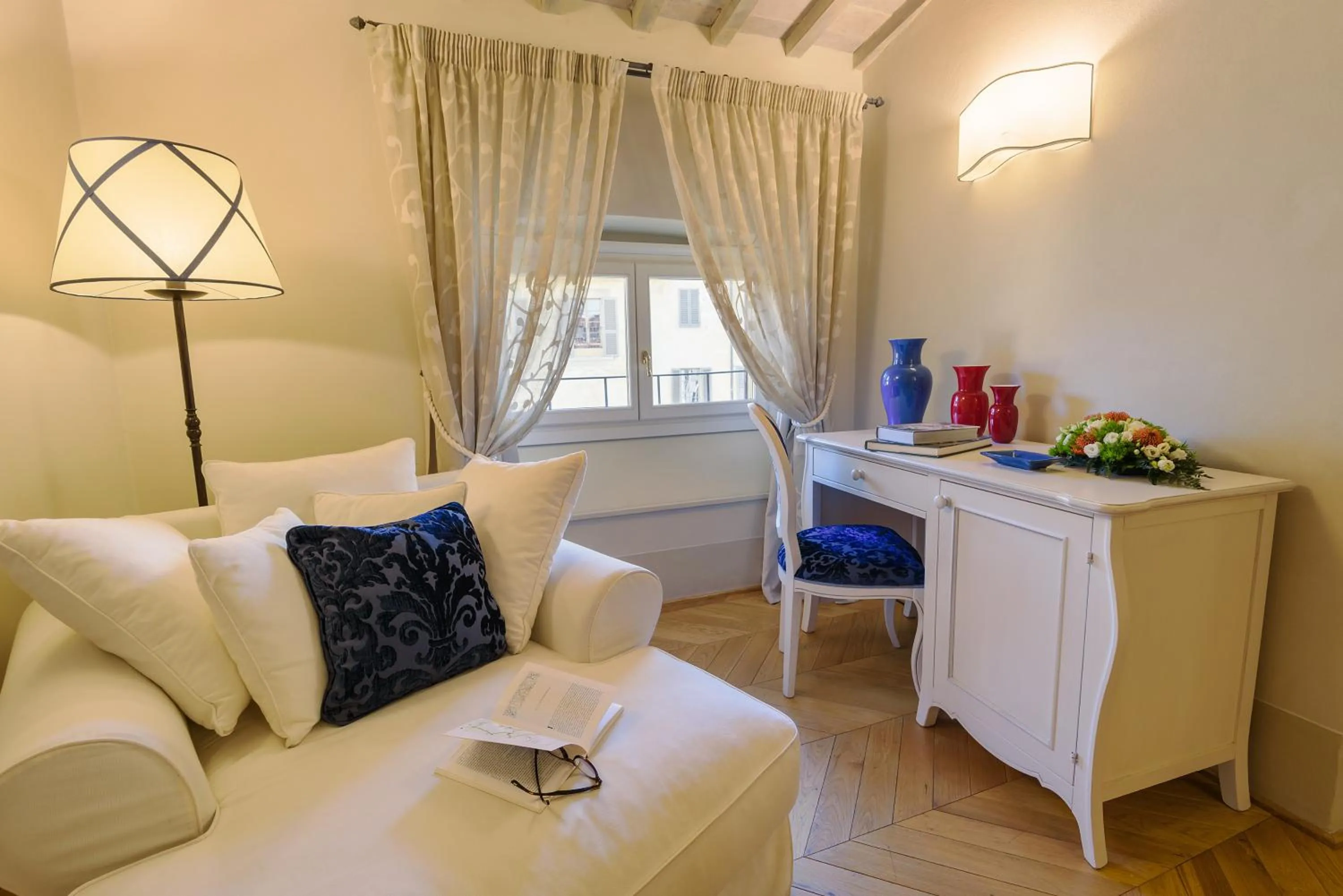 Decorative detail in Palazzo della Stufa Residenza D'Epoca