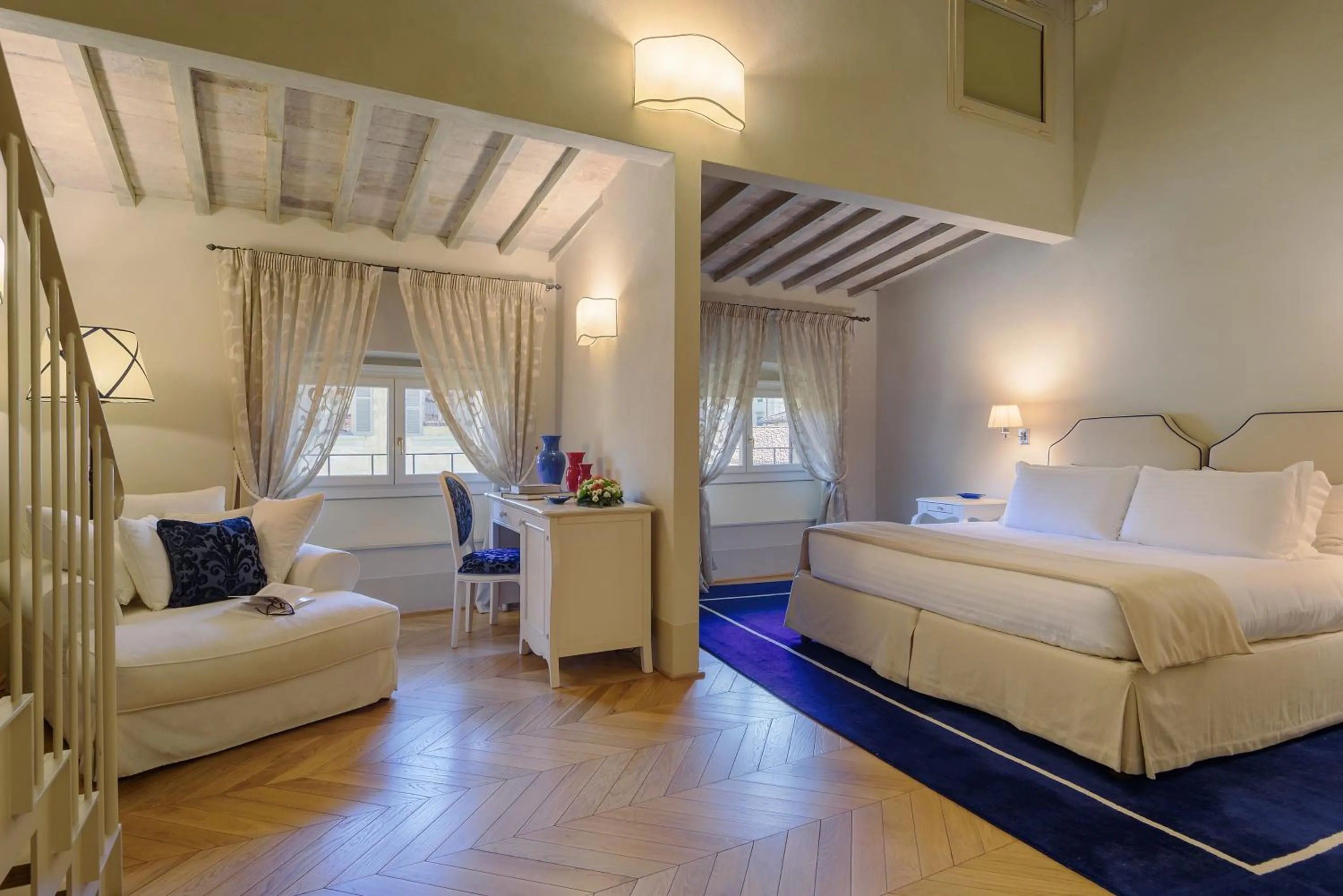 Photo of the whole room, Bed in Palazzo della Stufa Residenza D'Epoca