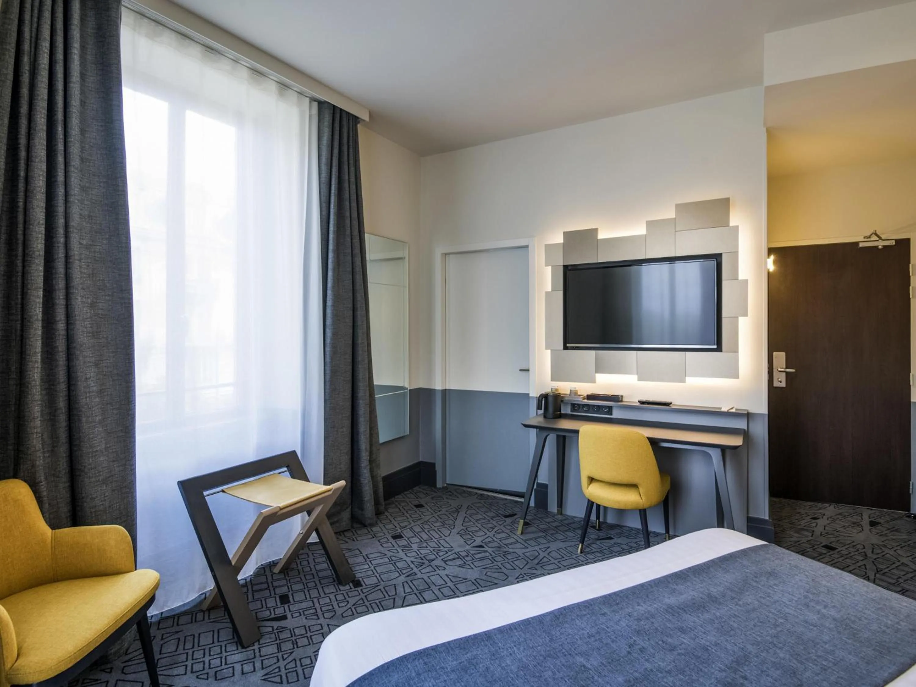 Bedroom, Bed in Hôtel Mercure Rodez Cathédrale