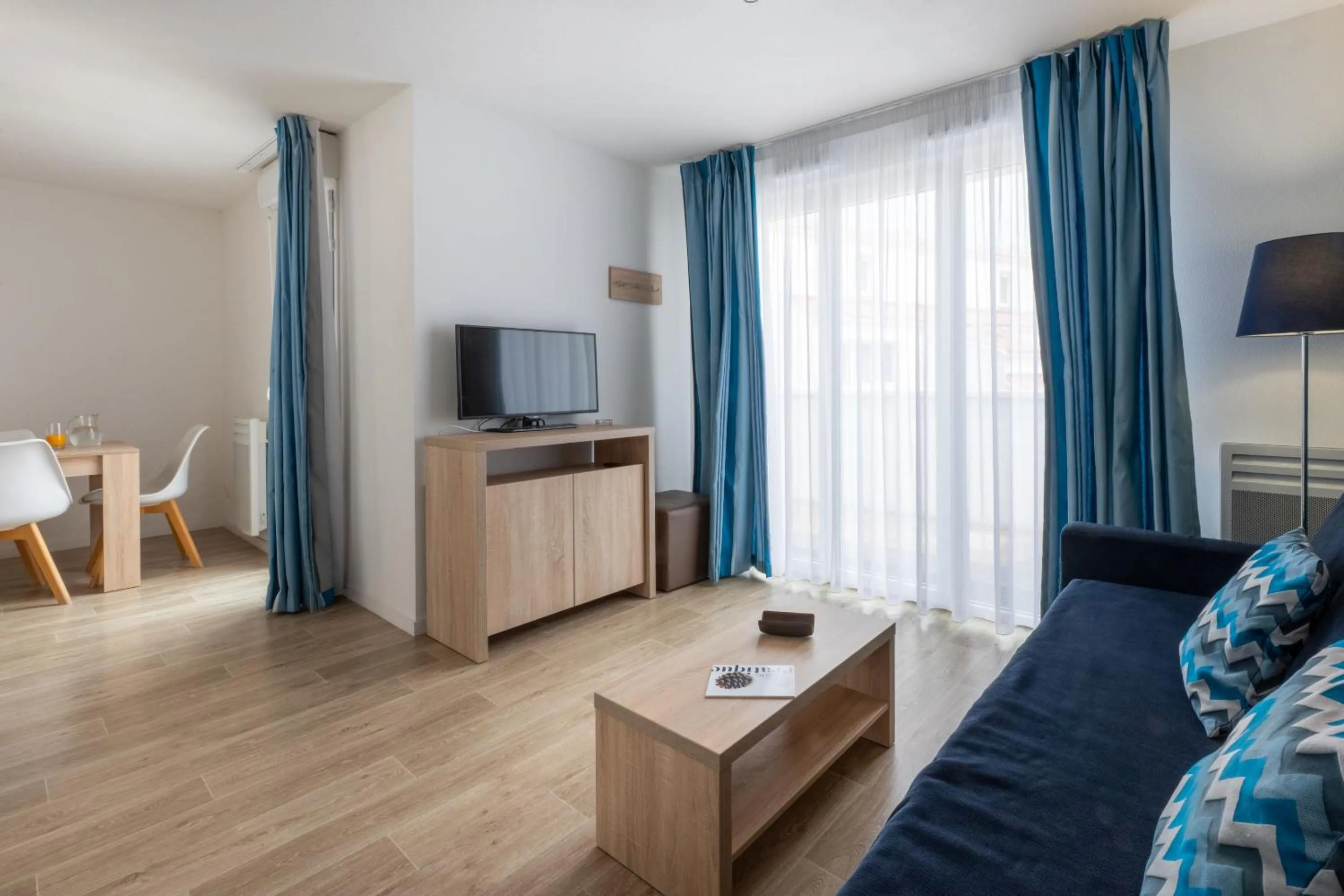 Seating area, Bed in Résidence Odalys Le Domaine des Pins