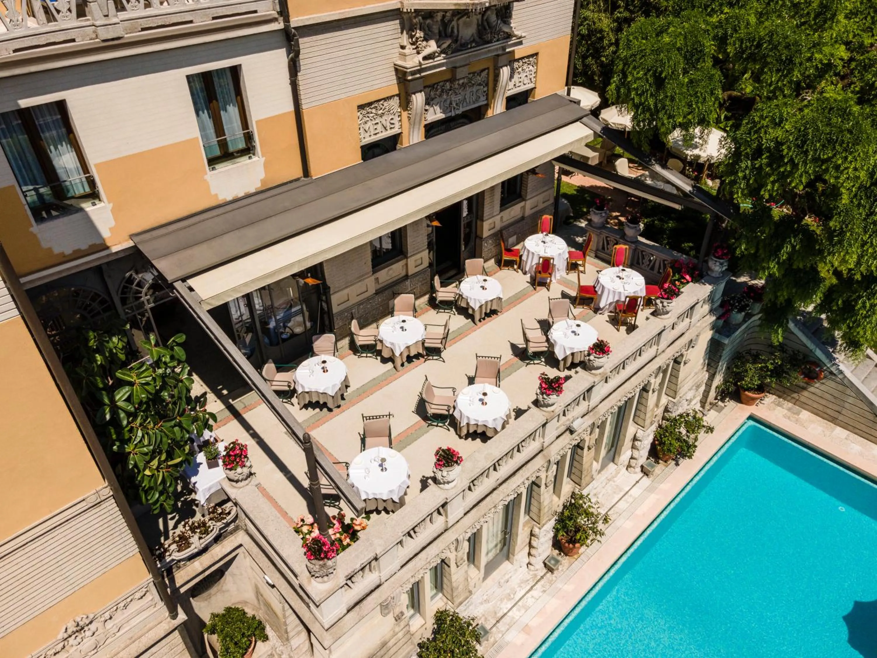 Property building in Hotel Laurin