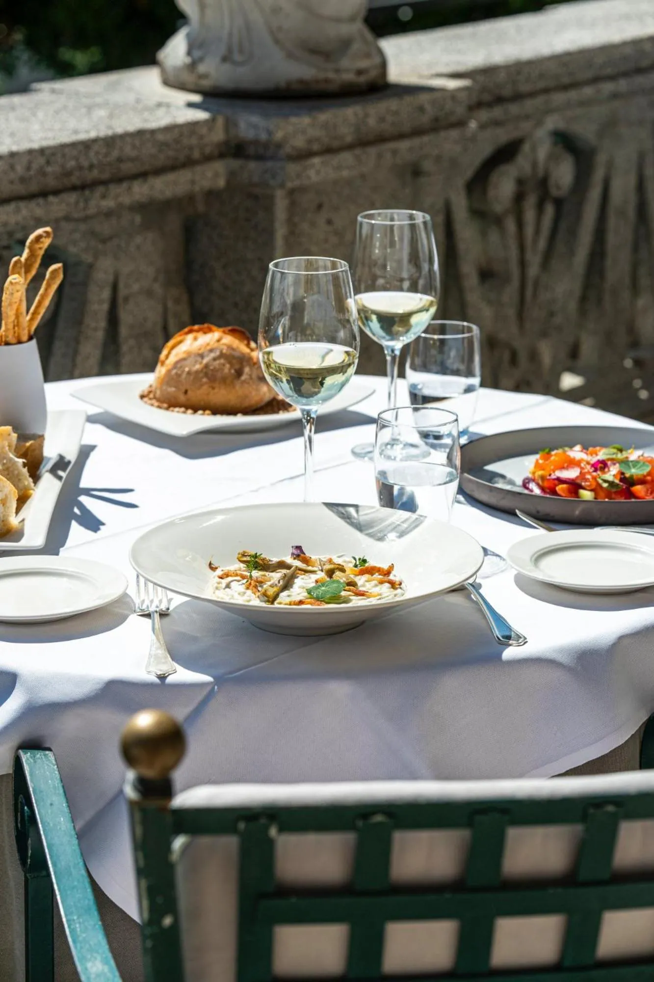 Restaurant/places to eat in Hotel Laurin