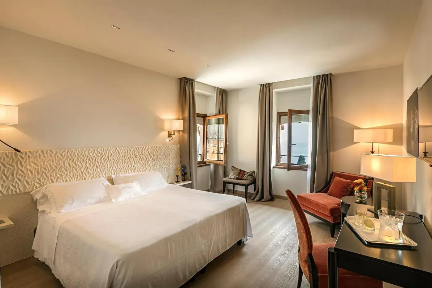 Junior Suite with Lake View in Hotel Laurin Junior Suite with Lake View in Hotel Laurin