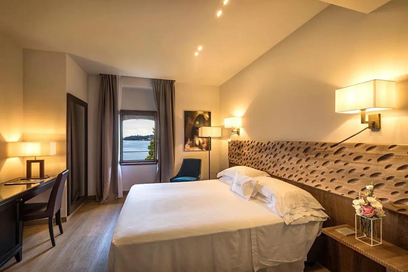 Superior Double Room with Lake View in Hotel Laurin Superior Double Room with Lake View in Hotel Laurin