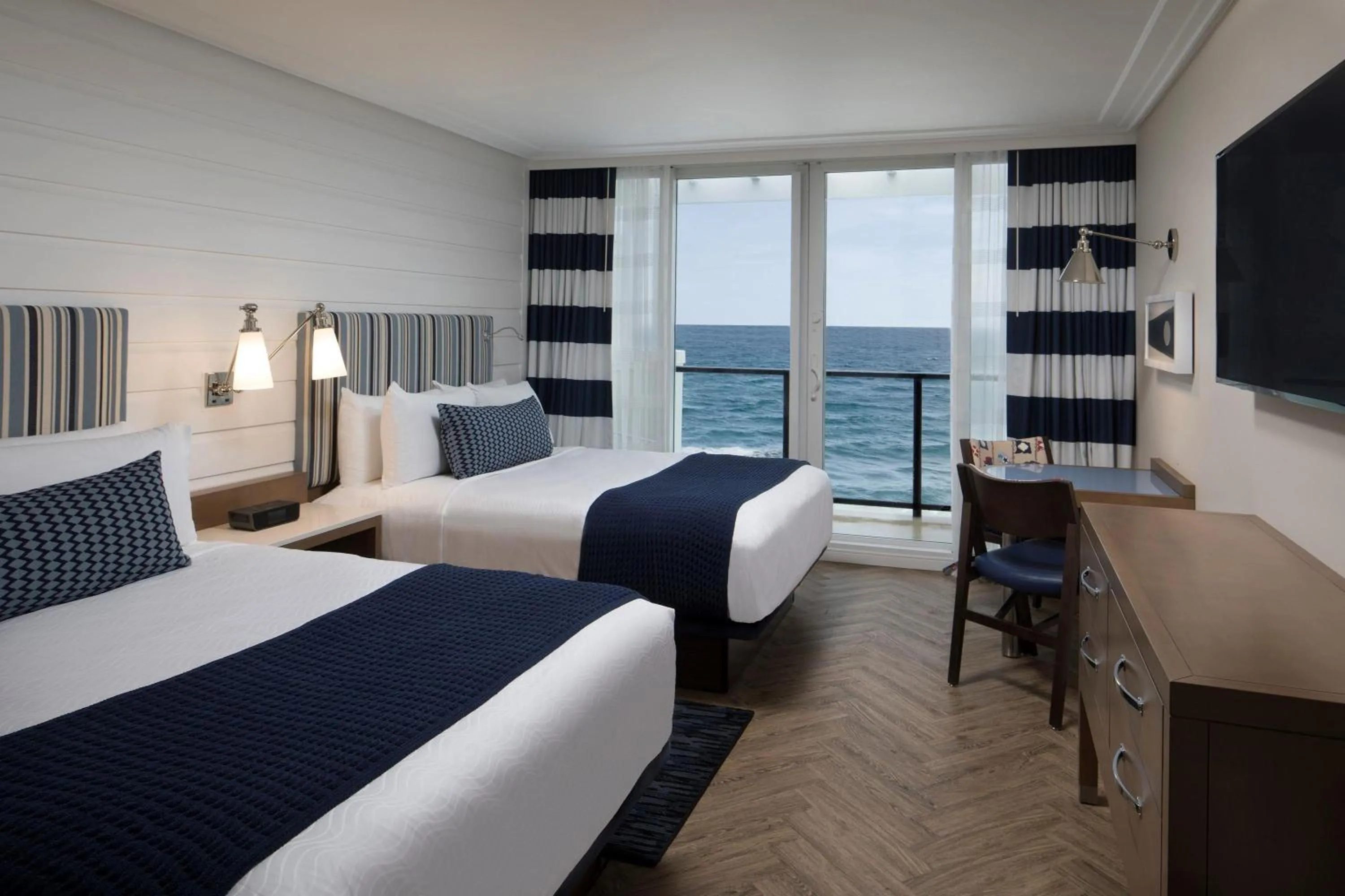 Photo of the whole room, Bed in Hutchinson Shores Resort & Spa