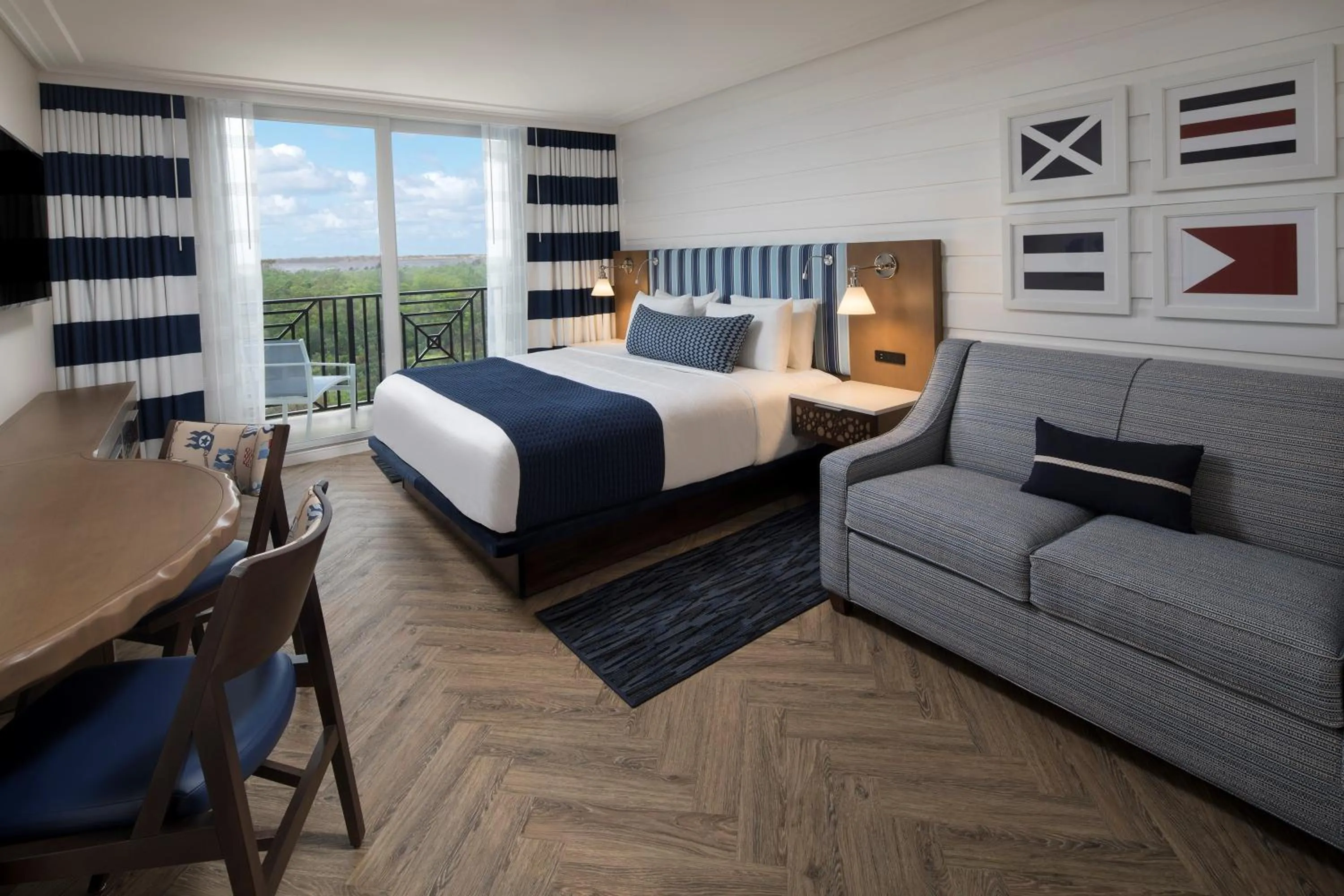 Photo of the whole room, Bed in Hutchinson Shores Resort & Spa