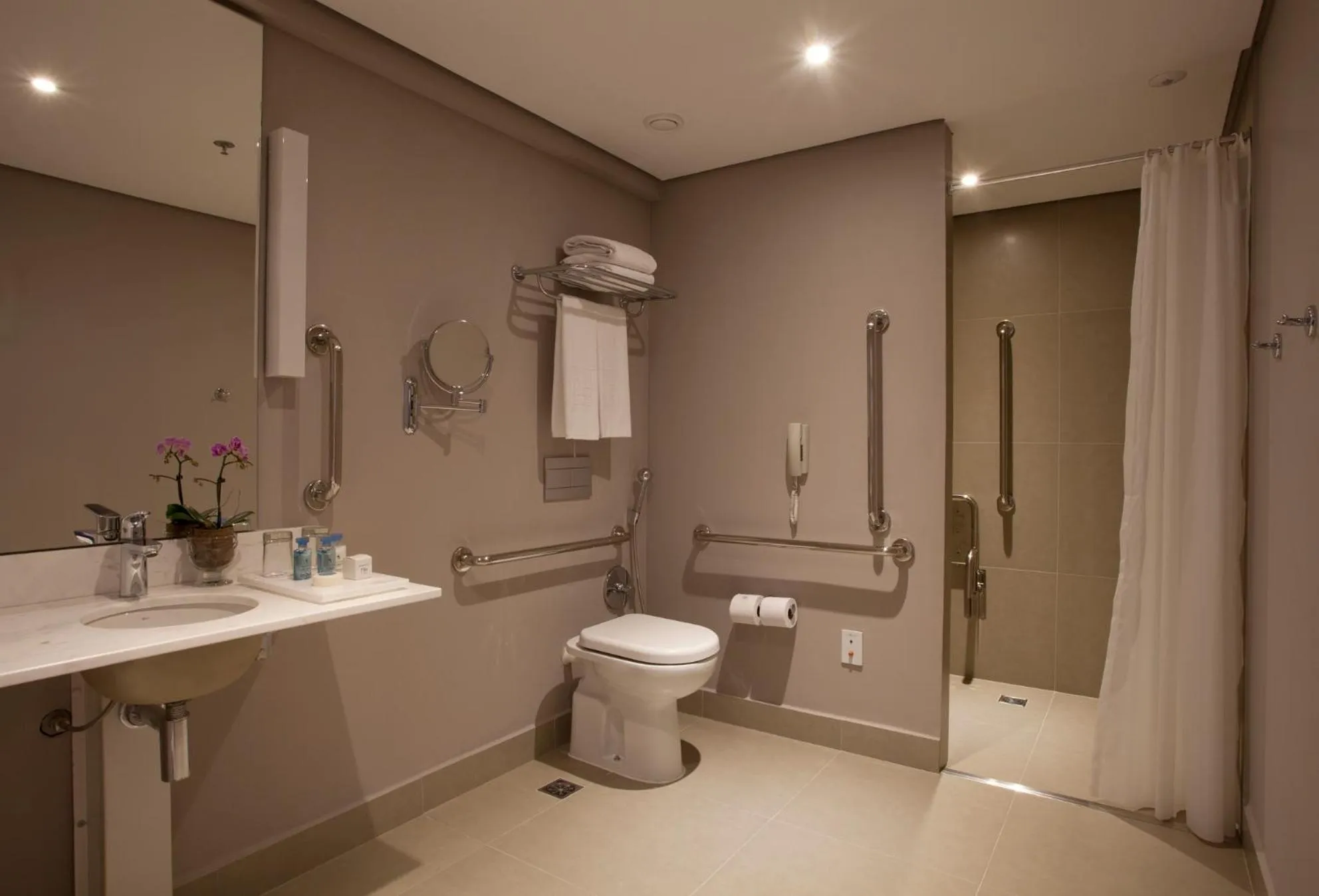 Bathroom in NH Collection Curitiba