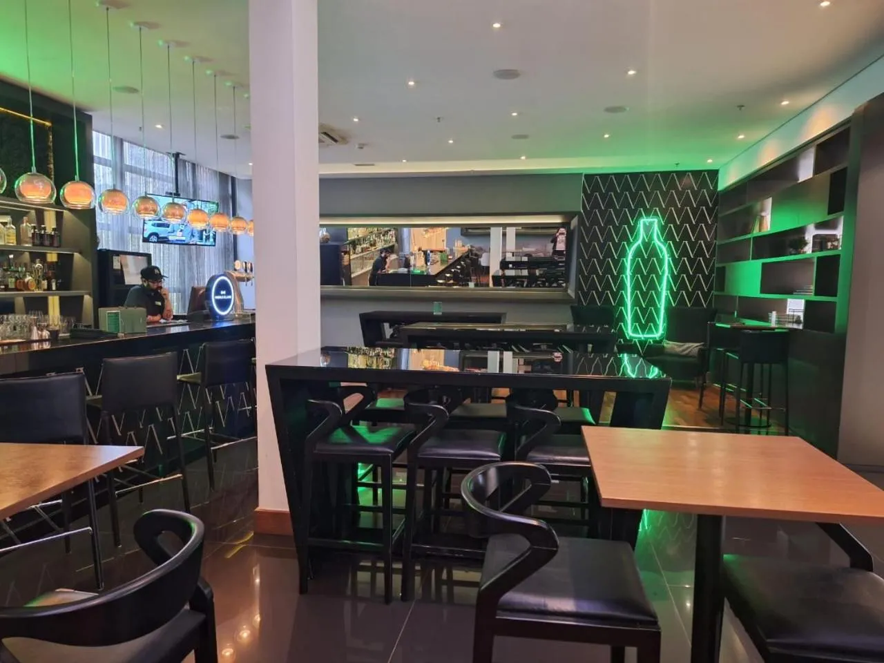 Lounge or bar in NH Collection Curitiba