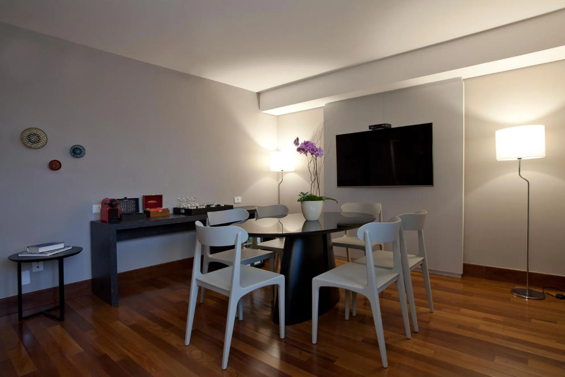 Photo of the whole room in NH Collection Curitiba