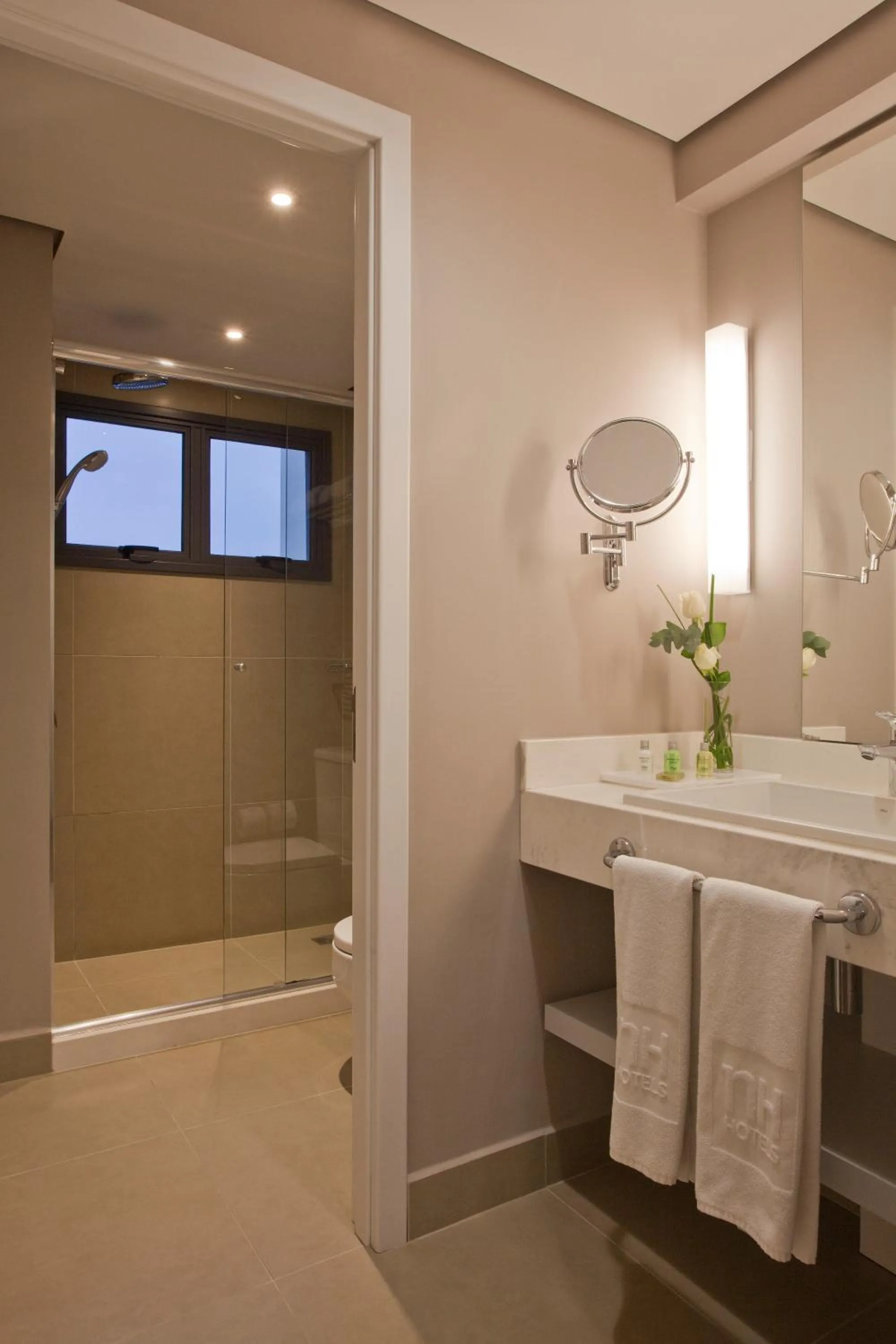 Bathroom in NH Collection Curitiba