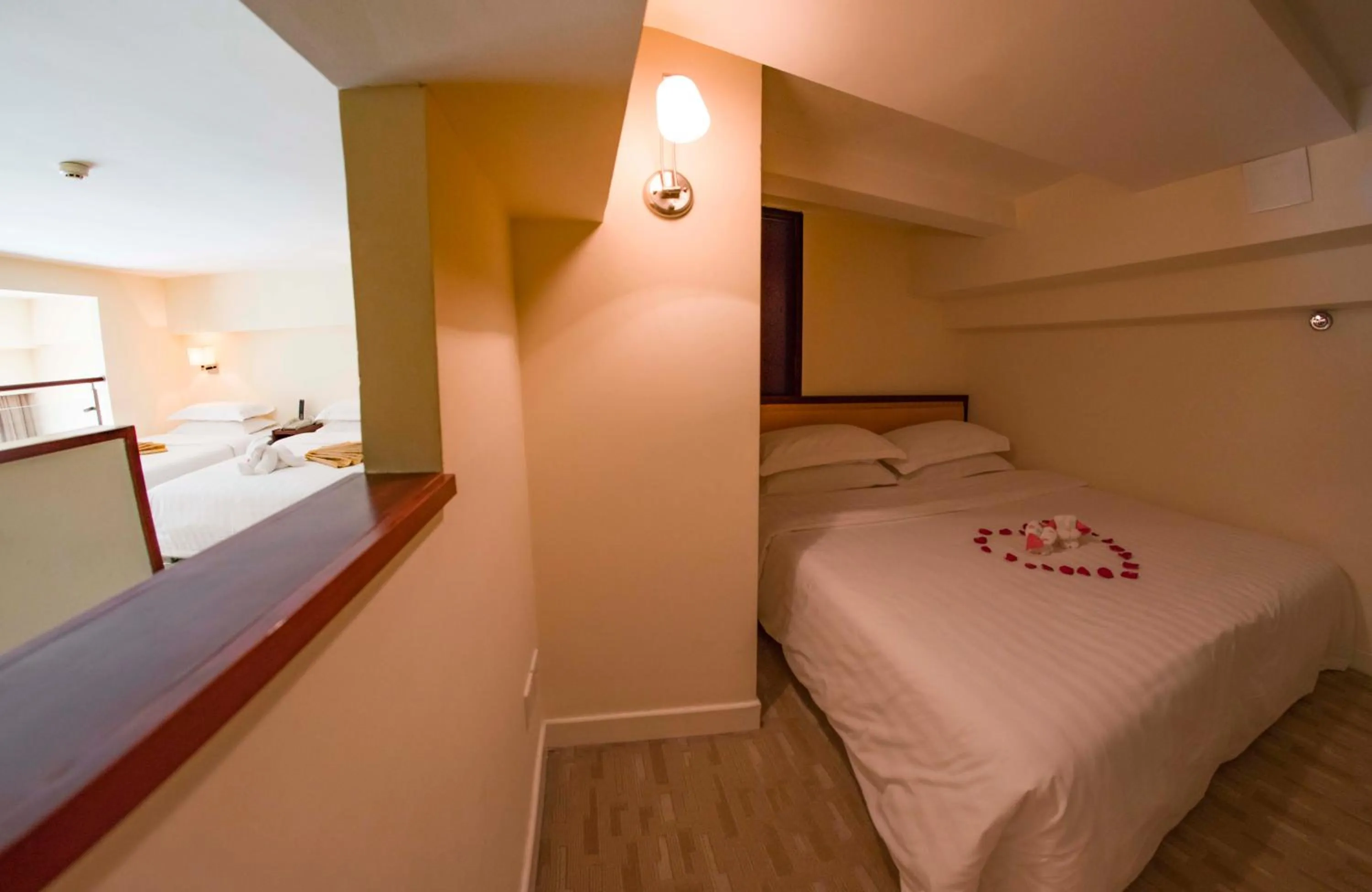 Bed in Yantai Meiya International ApartHotel (Previous Ramada Plaza)