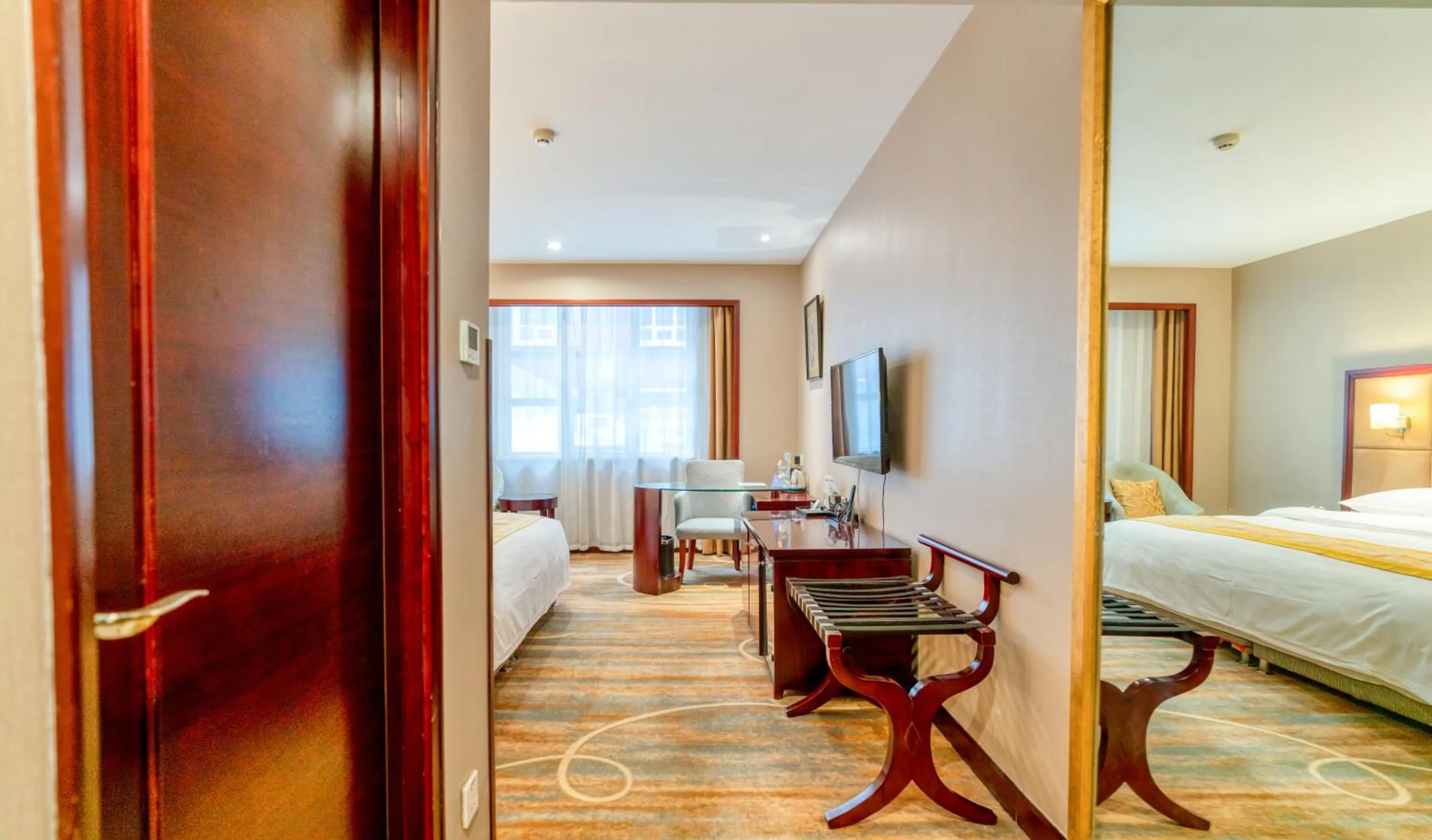 Bed in Yantai Meiya International ApartHotel (Previous Ramada Plaza)