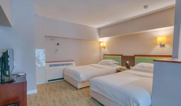 Bed in Yantai Meiya International ApartHotel (Previous Ramada Plaza)