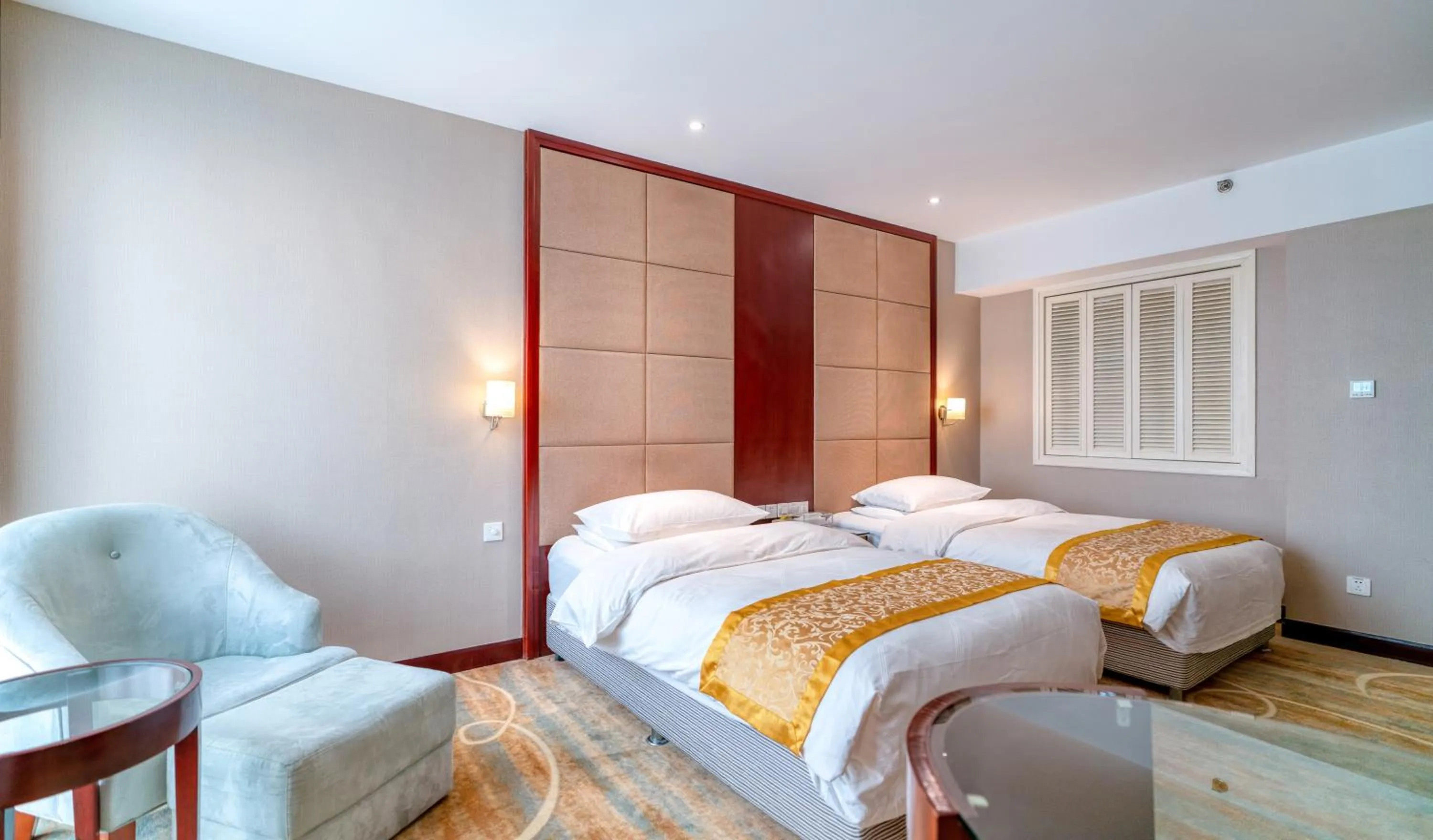 Bed in Yantai Meiya International ApartHotel (Previous Ramada Plaza)