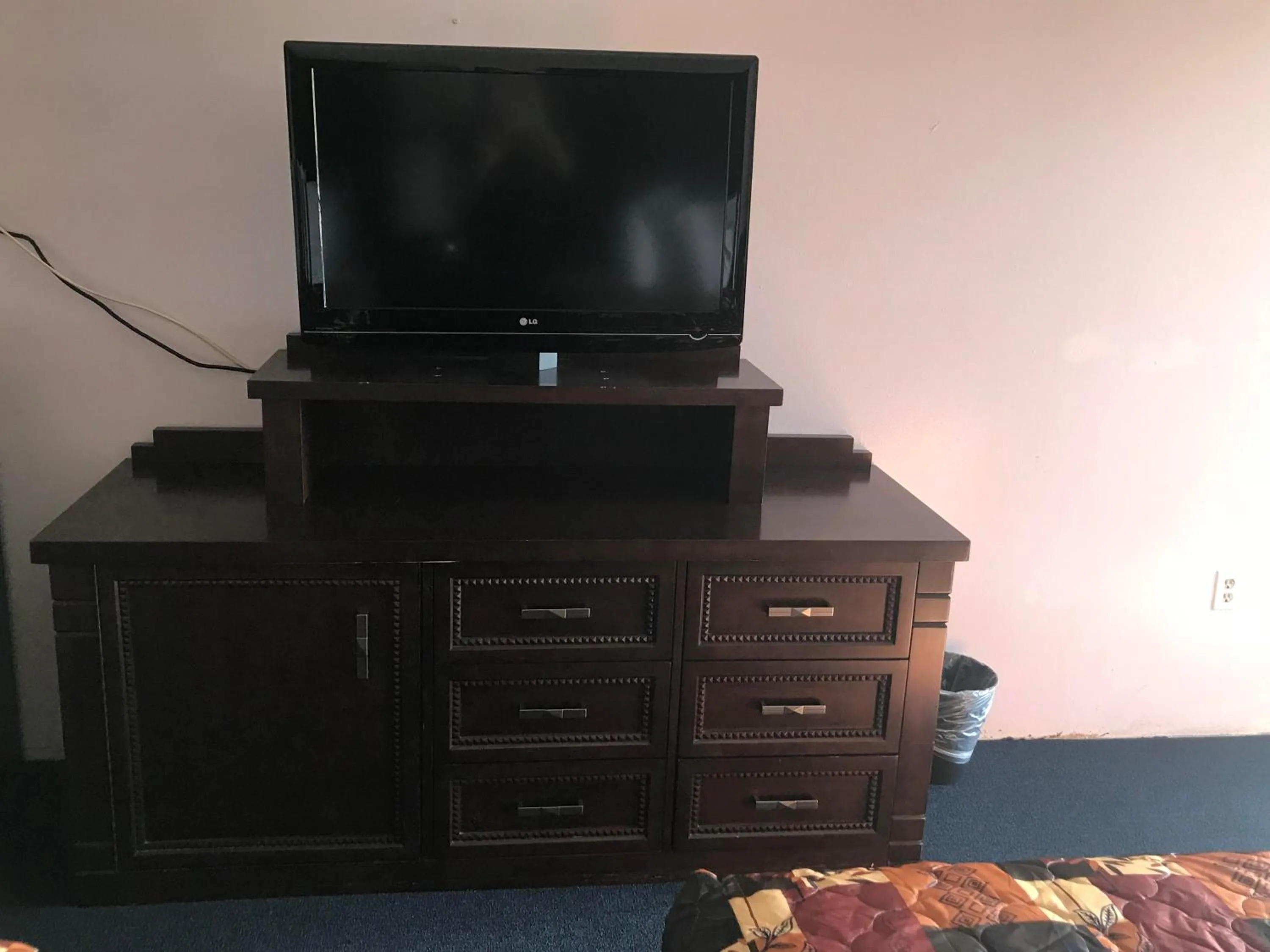 Decorative detail in Enterprise Motel