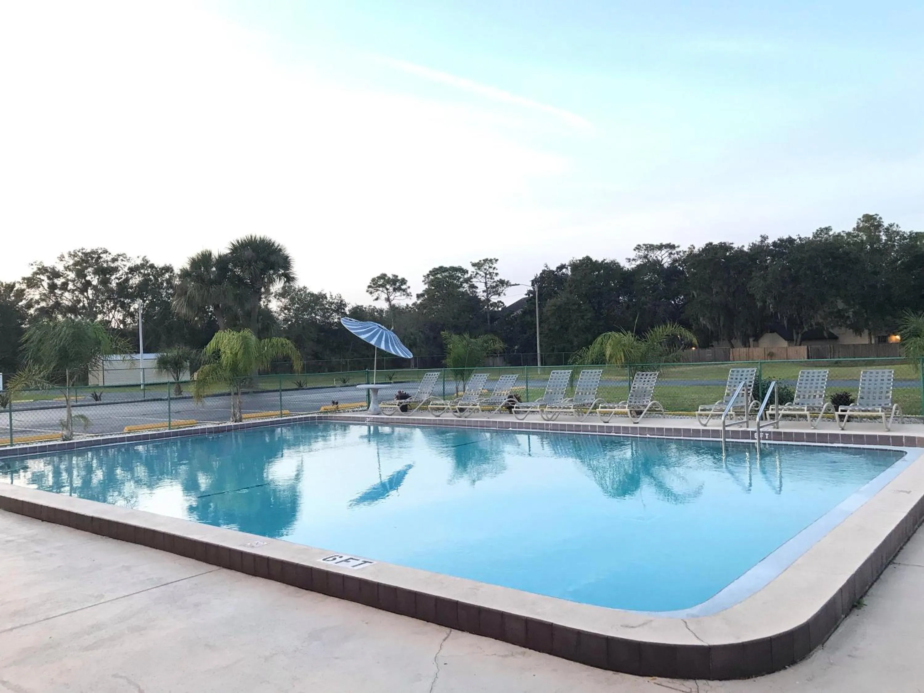 Swimming pool in Enterprise Motel