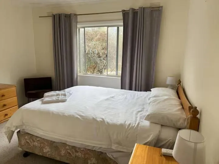 Bedroom, Bed in Ovensview On Riverside