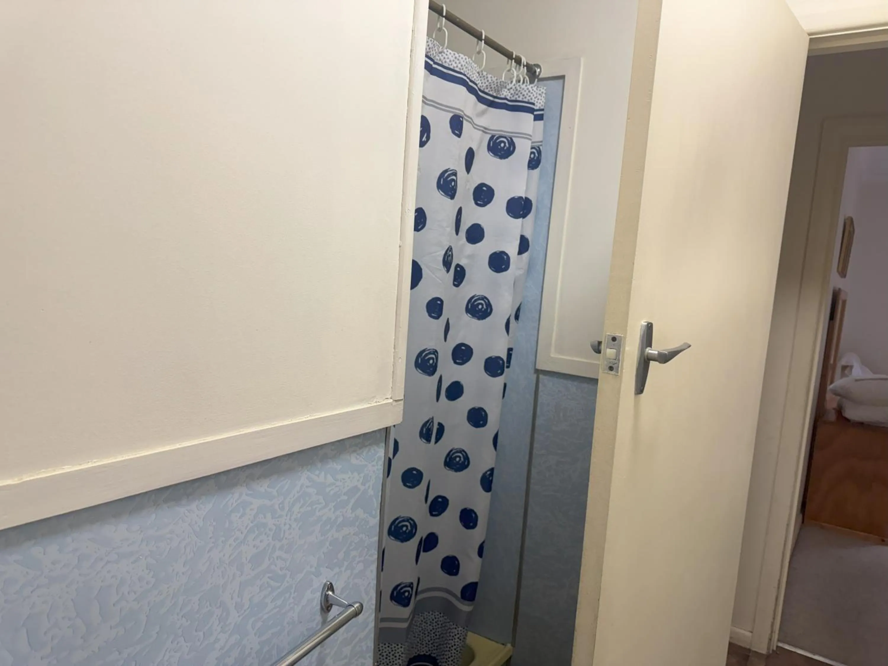 Shower in Ovensview On Riverside