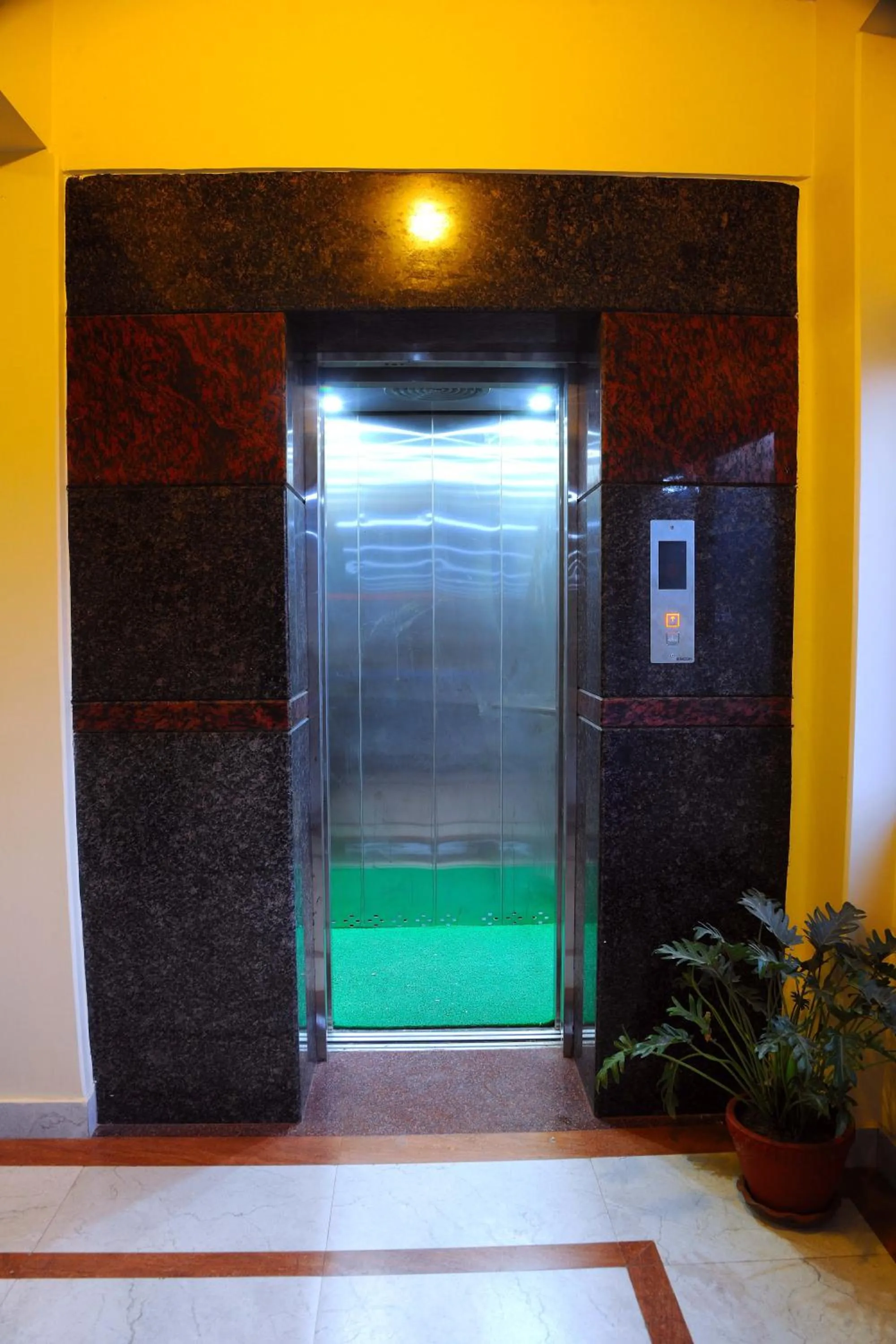 Area and facilities in Hotel Queens Park