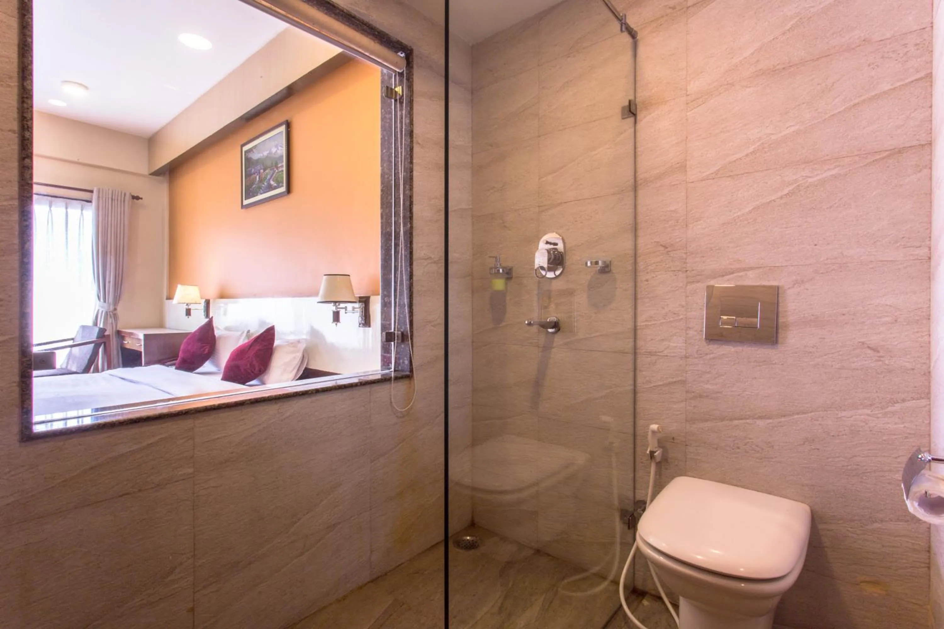Shower, Bed in Hotel Queens Park