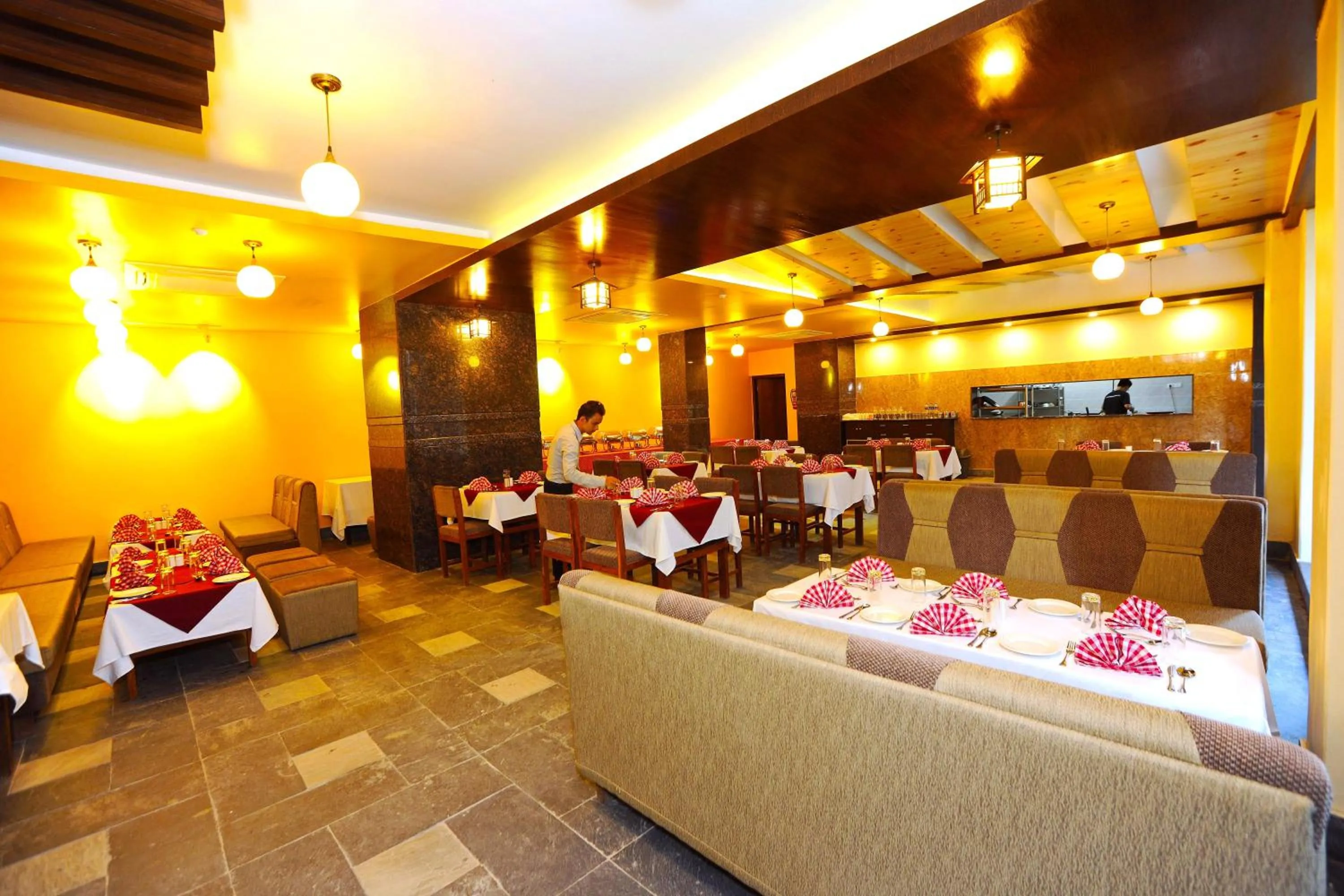 Food and drinks in Hotel Queens Park