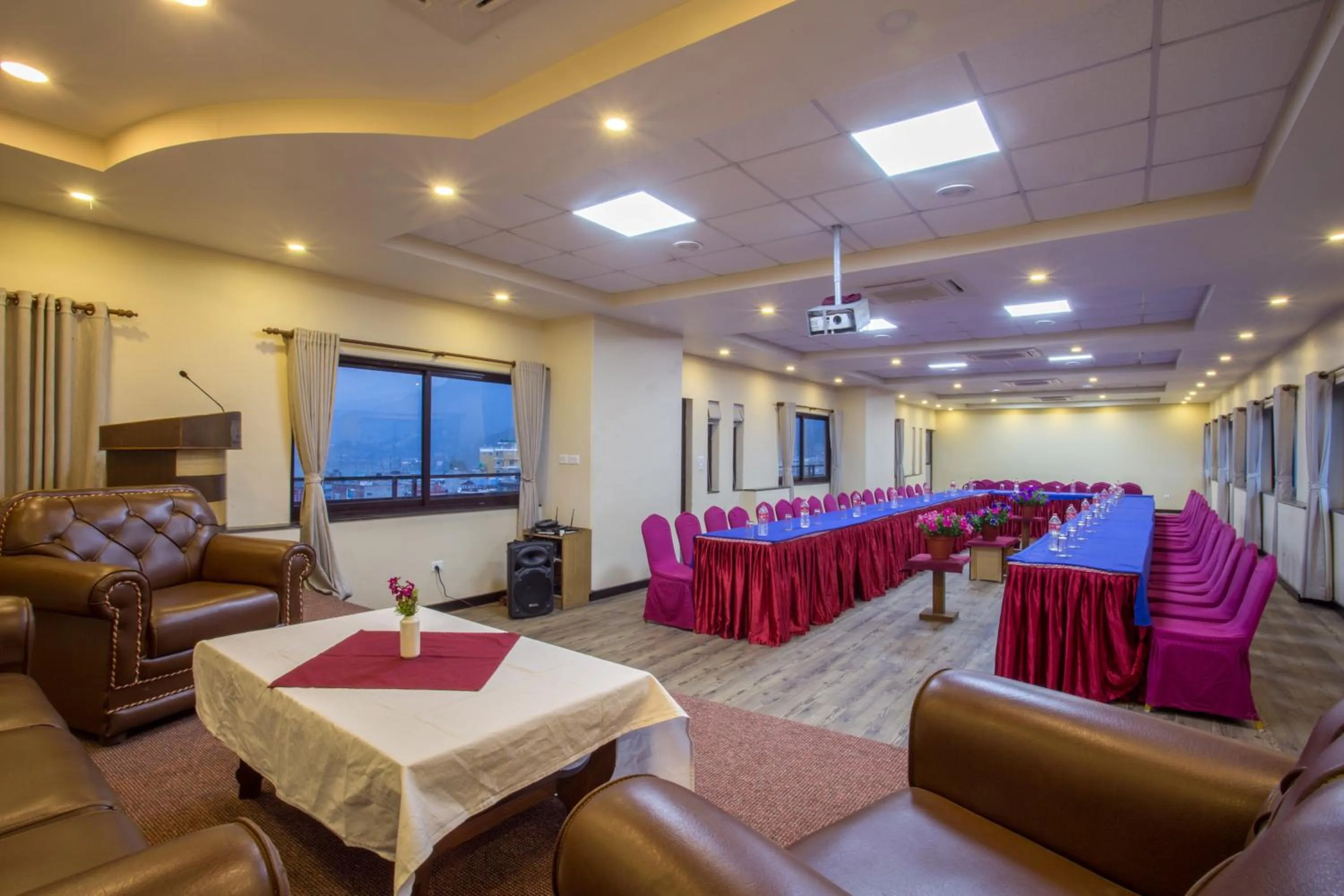 Meeting/conference room in Hotel Queens Park