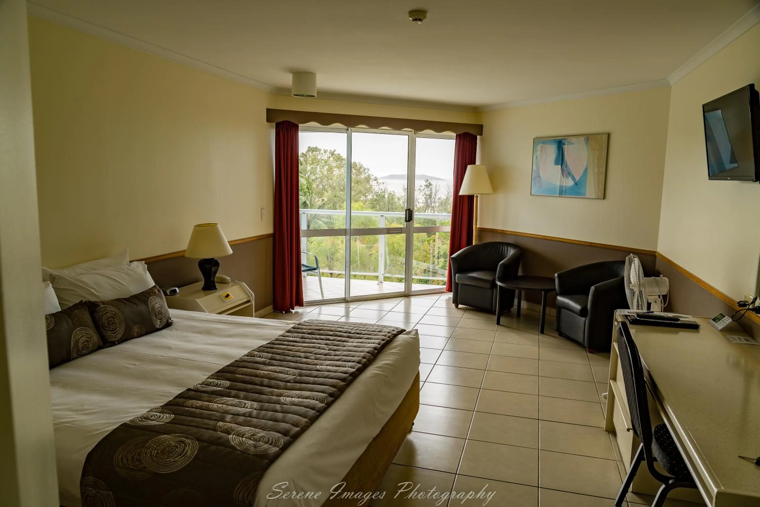 Bedroom, Bed in Ocean International Hotel