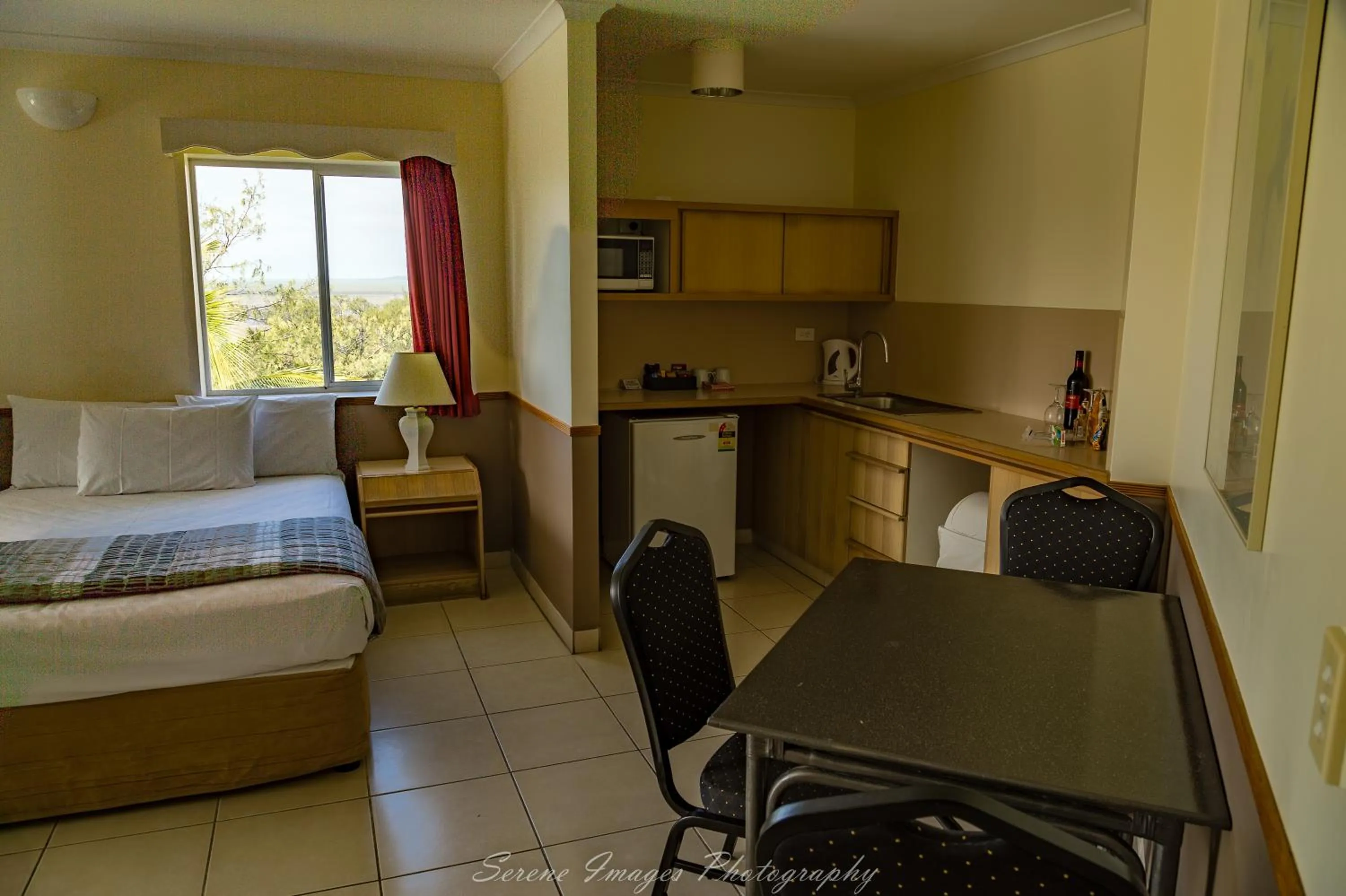 Bedroom, Bed in Ocean International Hotel