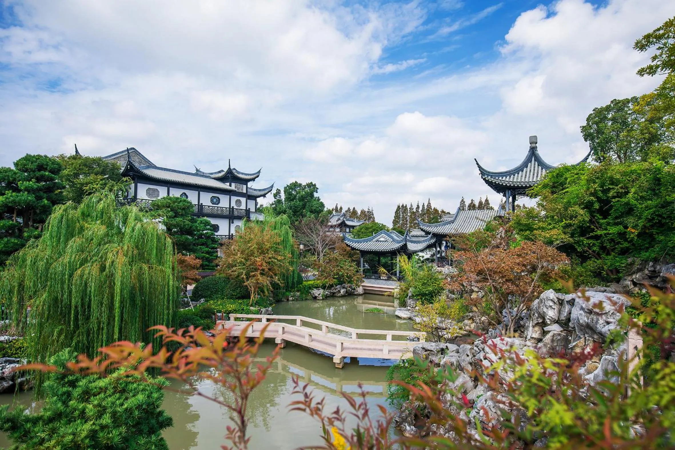 Spring in Royal Garden Hotel Shanghai-Free Shuttle to and From Disney & PVG & close Metro Line2 easy to SHA New Expo