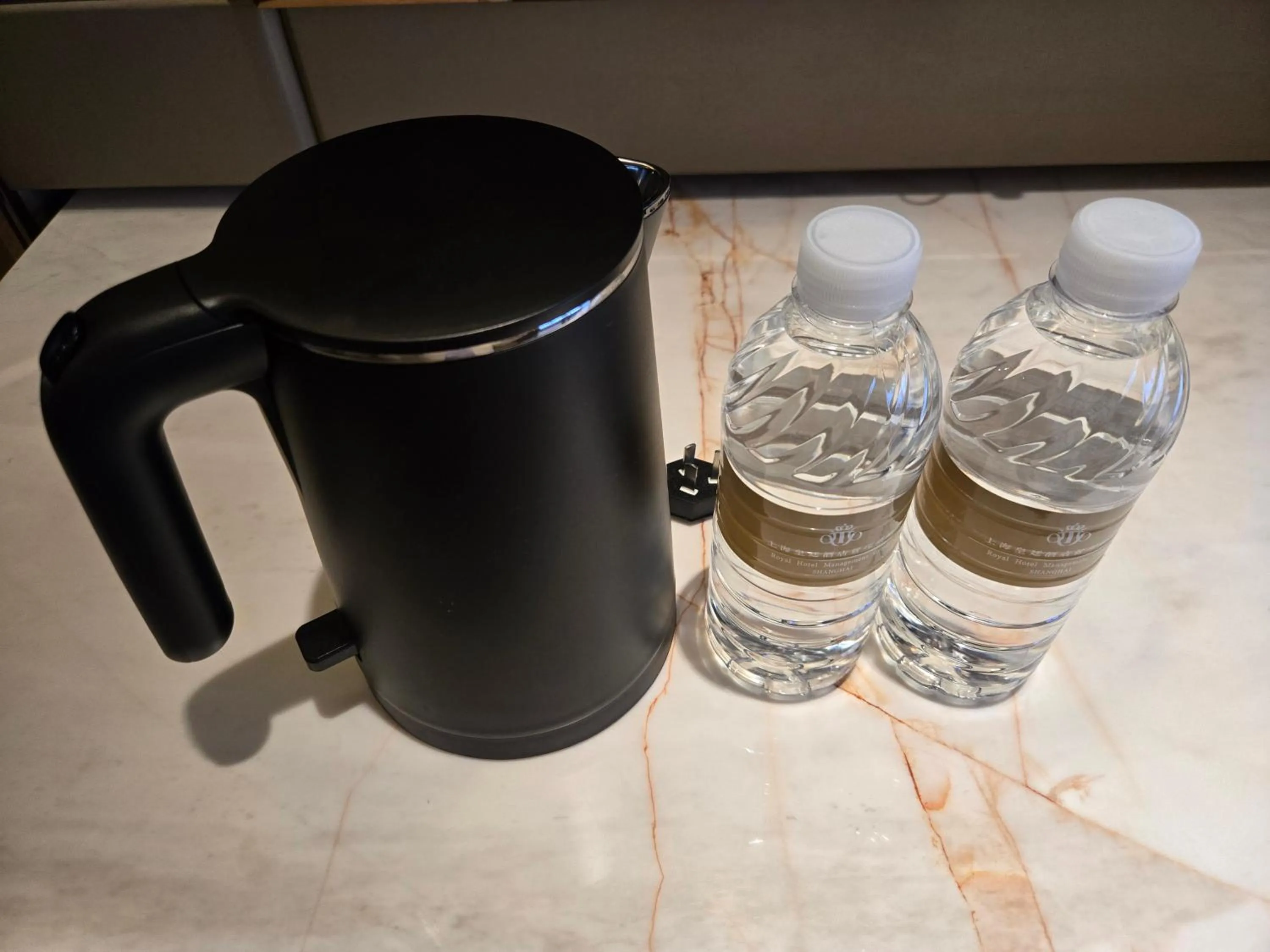 Coffee/tea facilities in Royal Garden Hotel Shanghai-Free Shuttle to and From Disney & PVG & close Metro Line2 easy to SHA New Expo