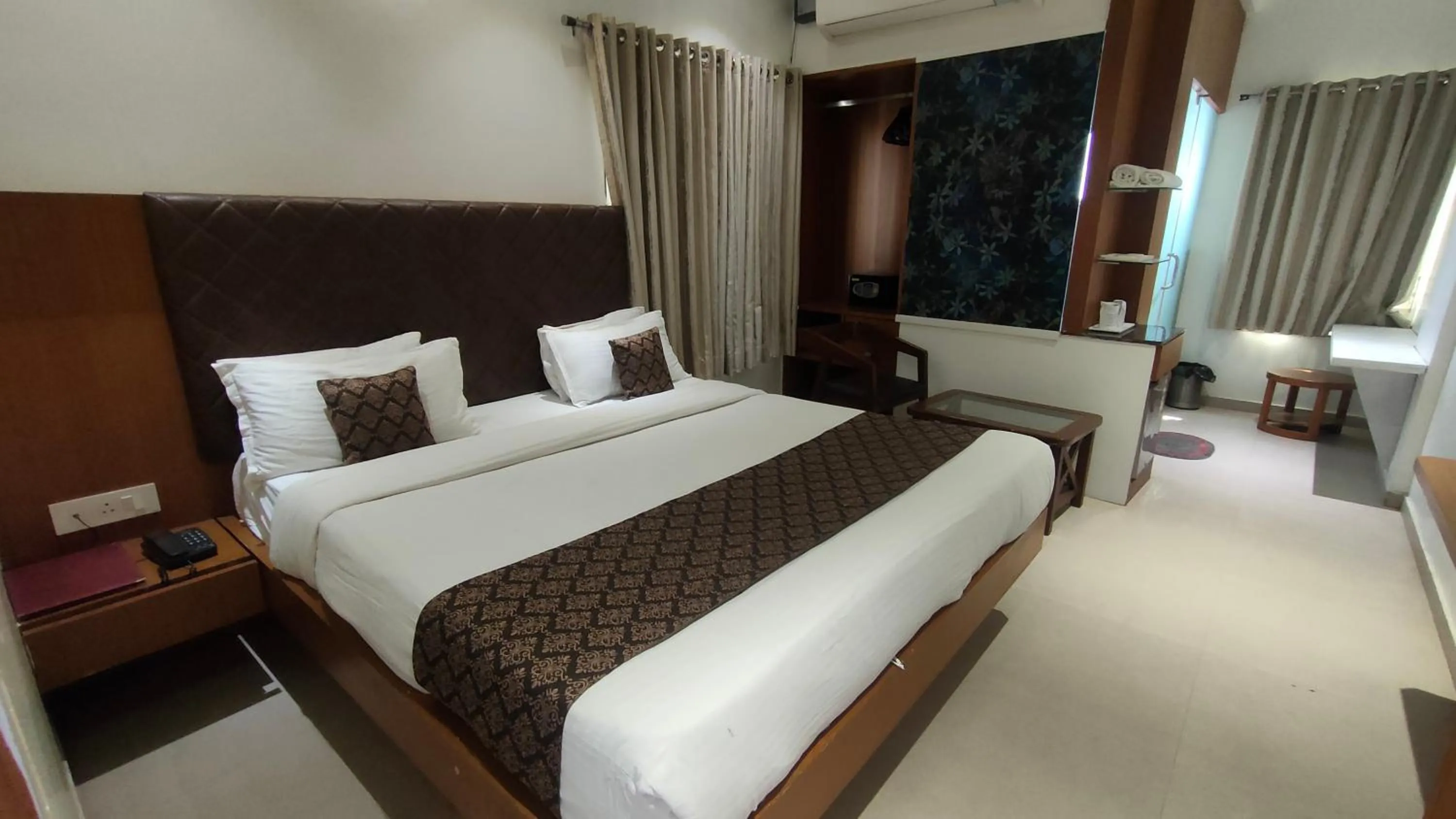 Photo of the whole room, Bed in Hotel Vintage