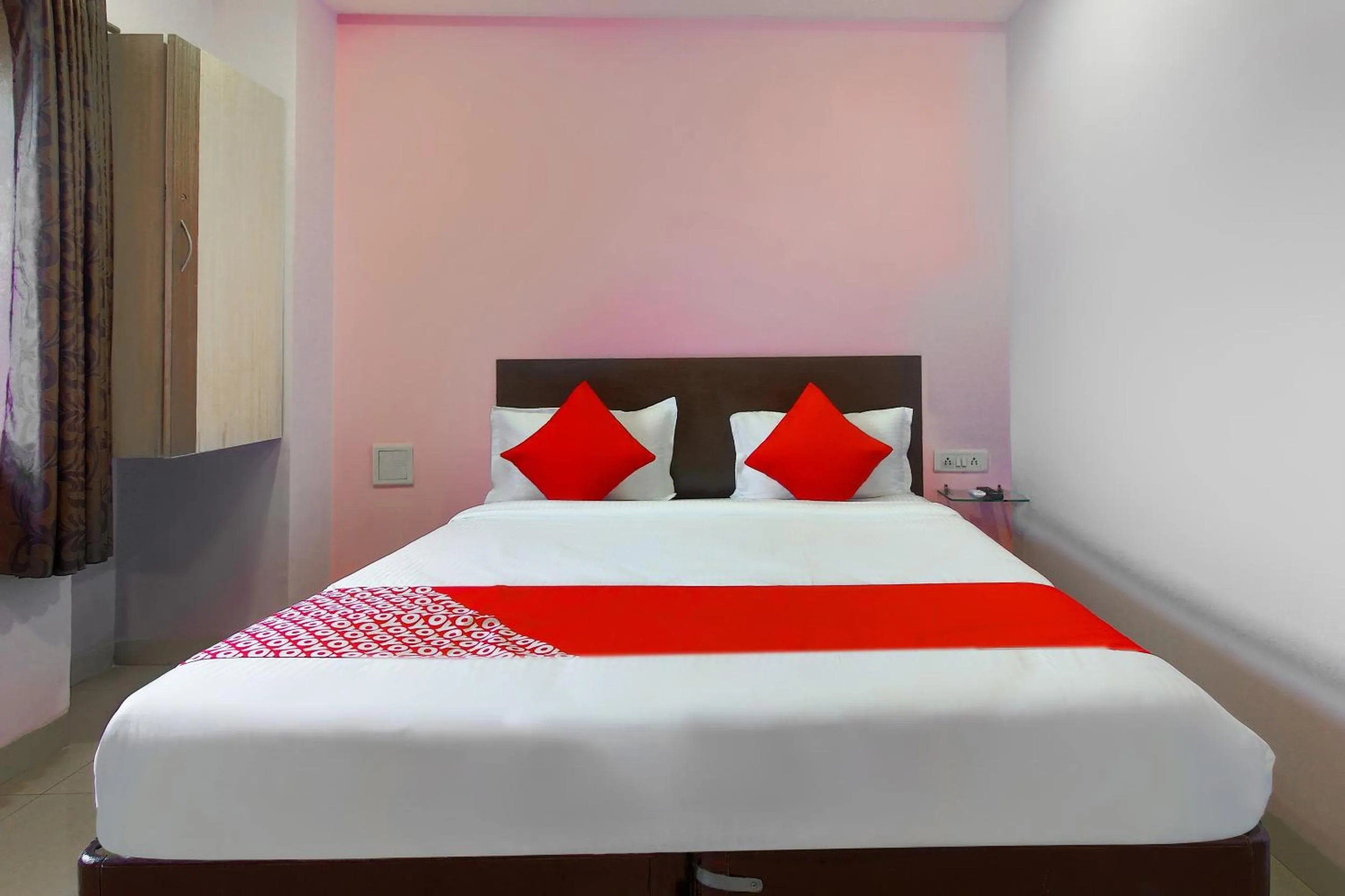 Bedroom, Bed in Super Hotel O MK Residency
