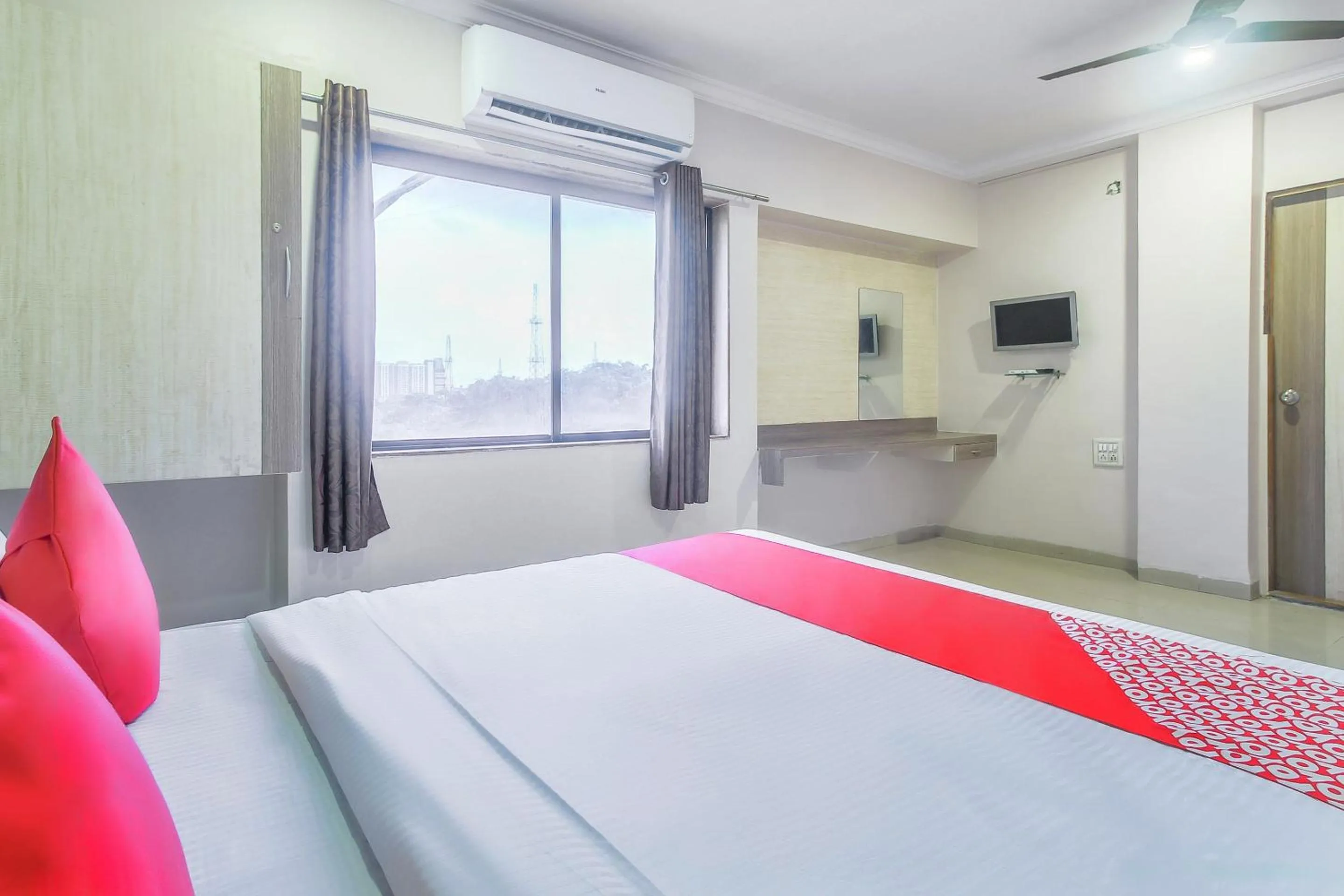 Lobby or reception, Bed in Super Hotel O MK Residency