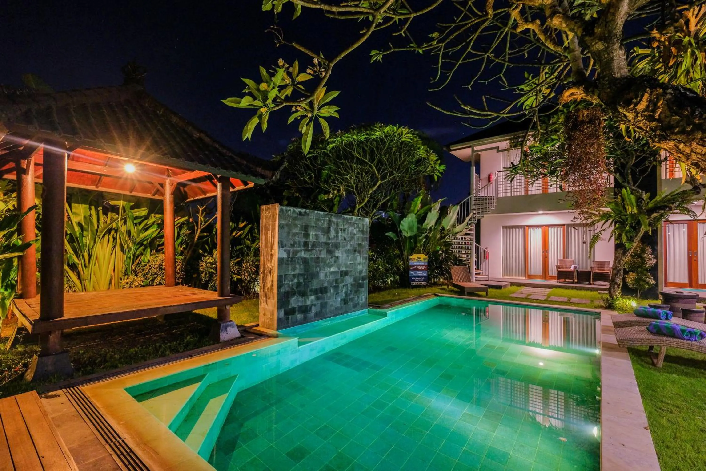 Swimming pool in Papillon Echo Beach