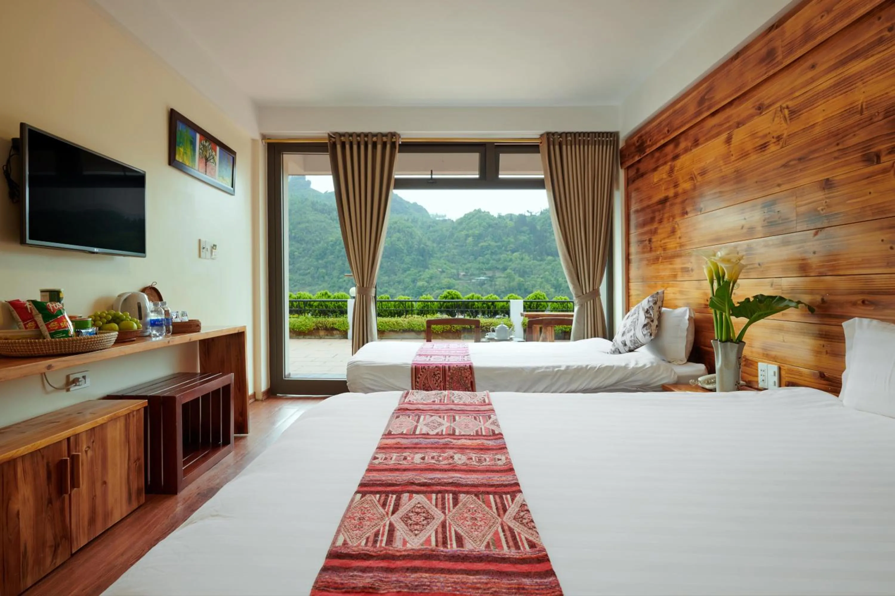 Communal lounge/ TV room, Bed in Sapa Village Hotel