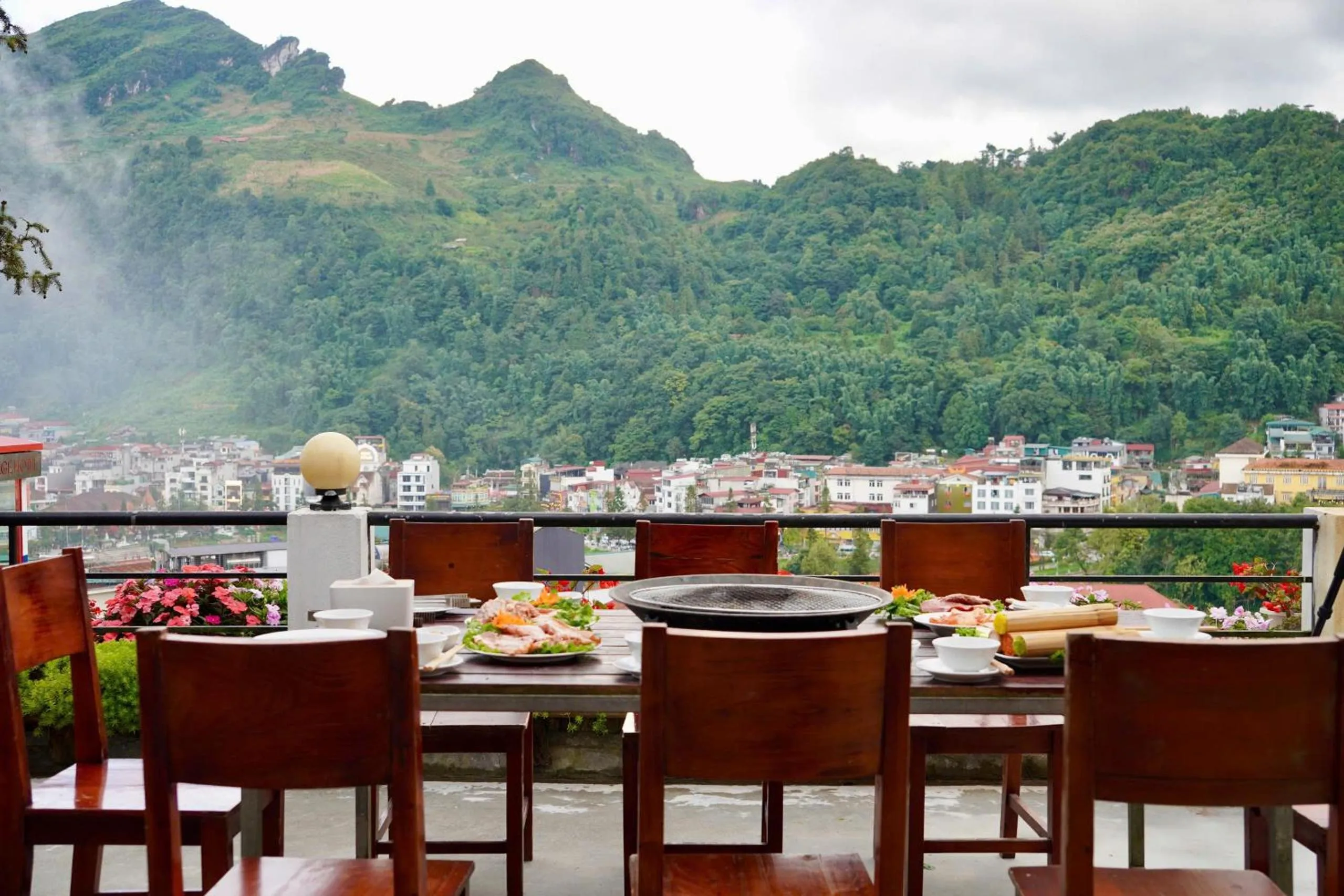 Restaurant/places to eat in Sapa Village Hotel