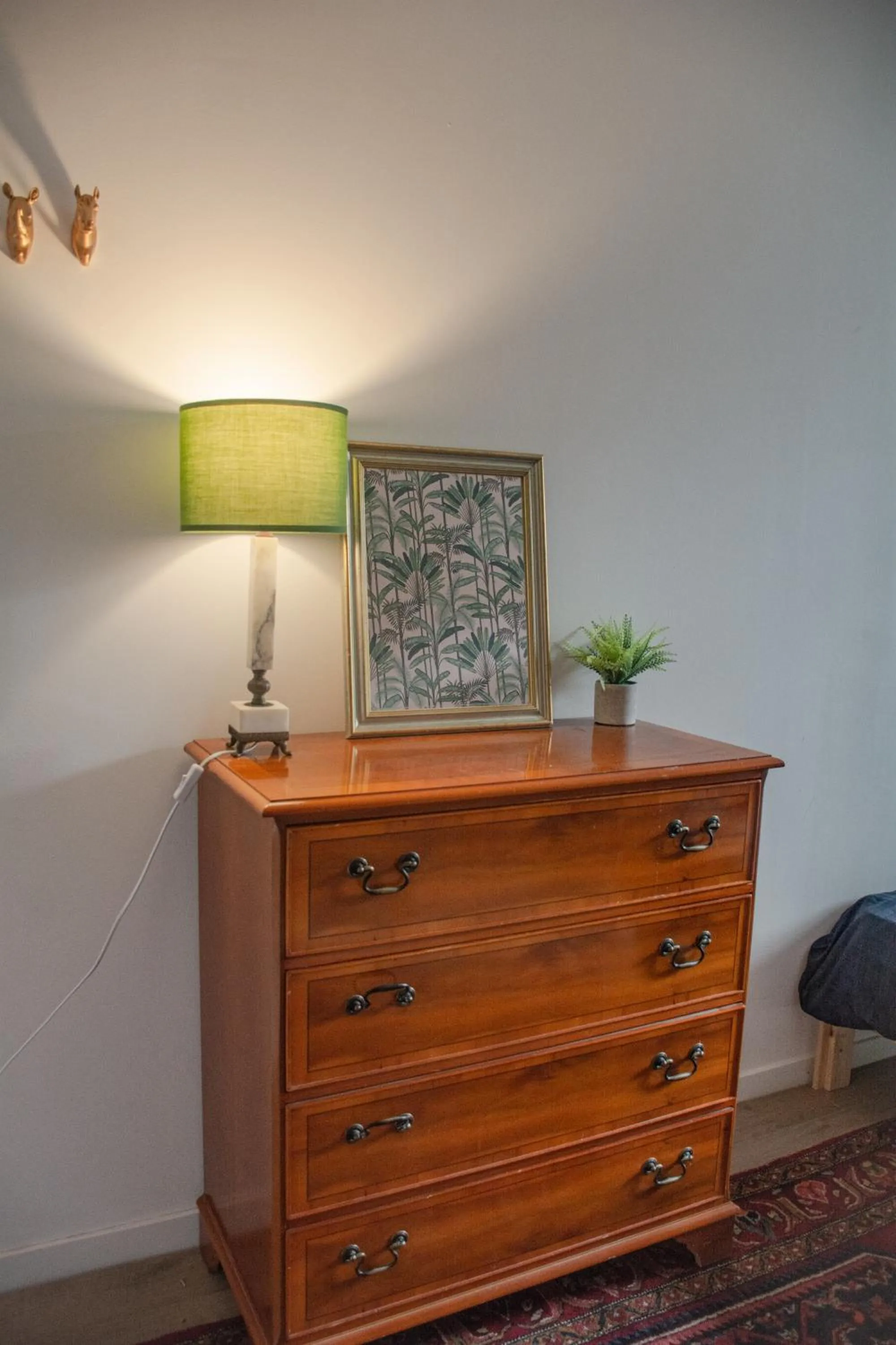 hair dresser in Hostel Barbarossa