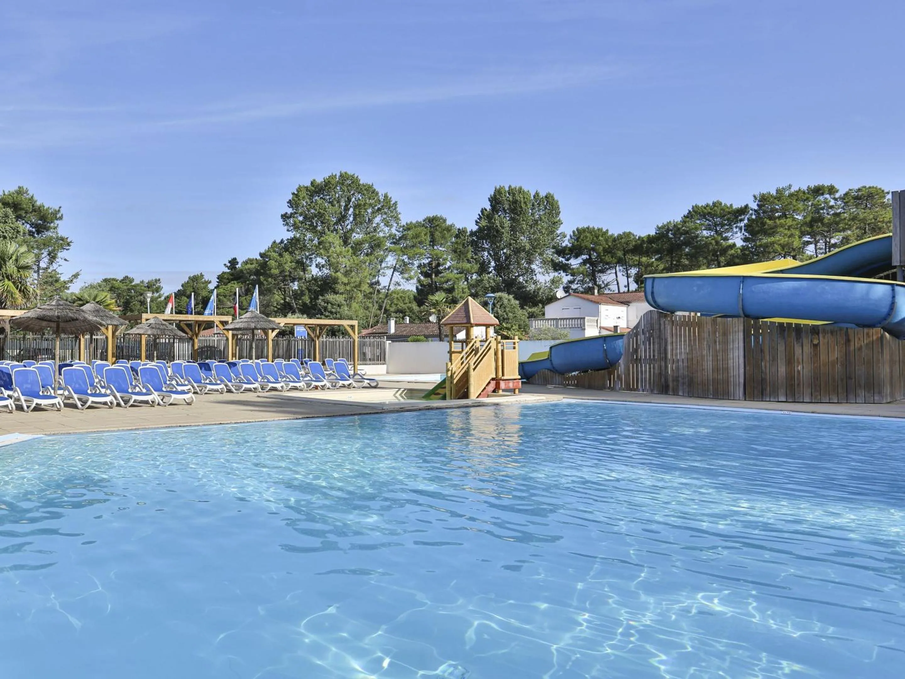 Swimming pool in Camping Les Dunes