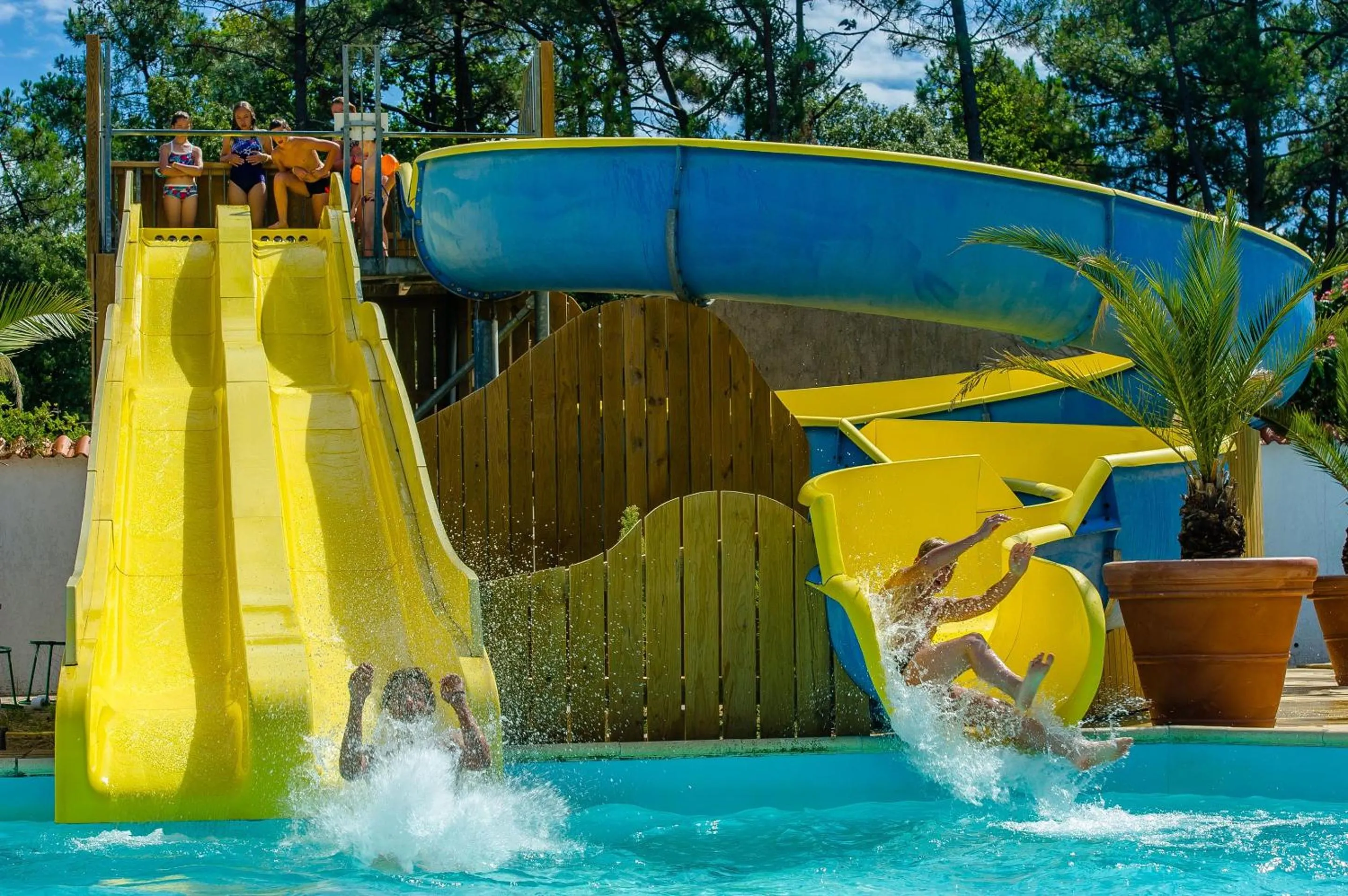 Swimming pool in Camping Les Dunes