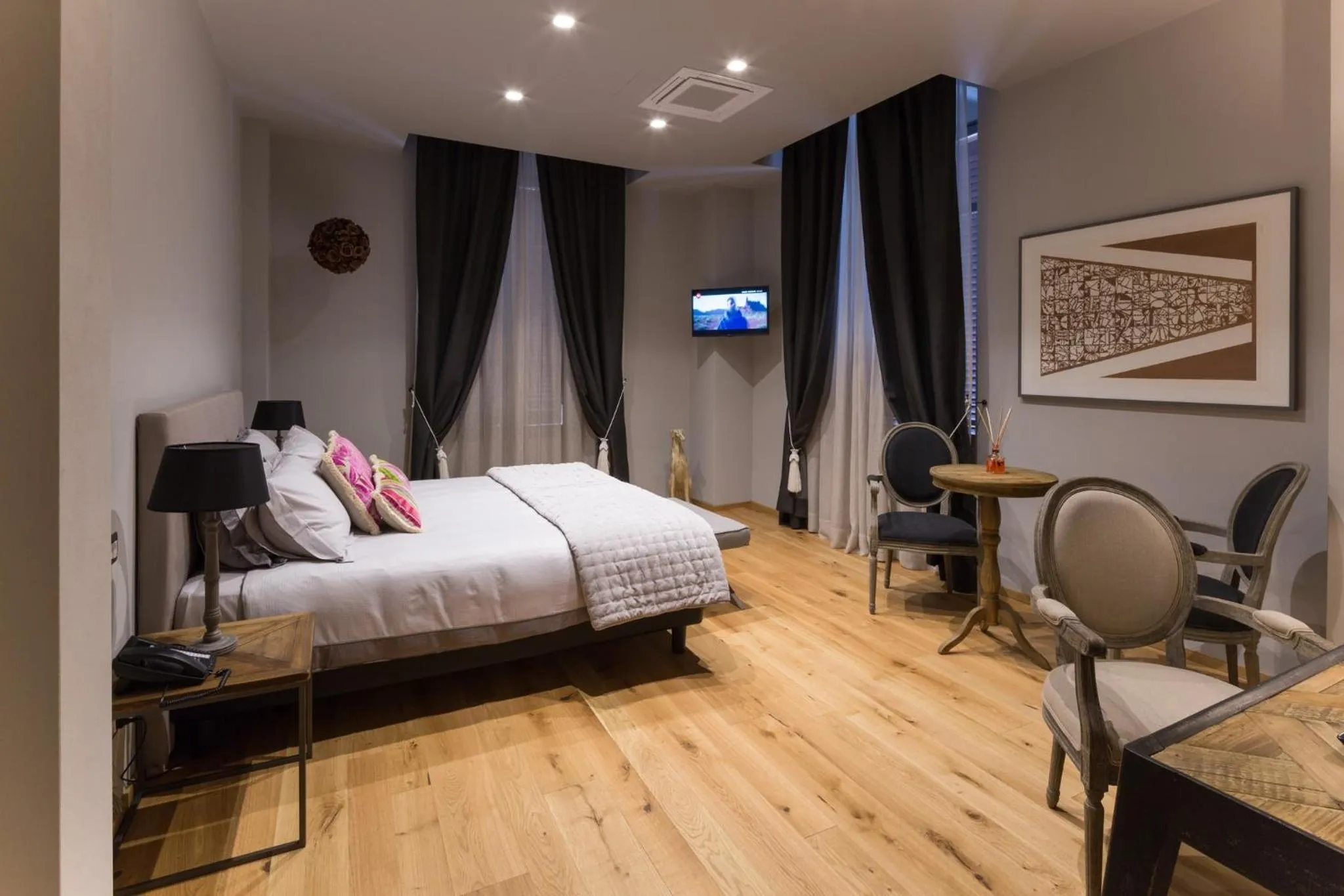 Photo of the whole room, Bed in Il Duomo Luxury Suite