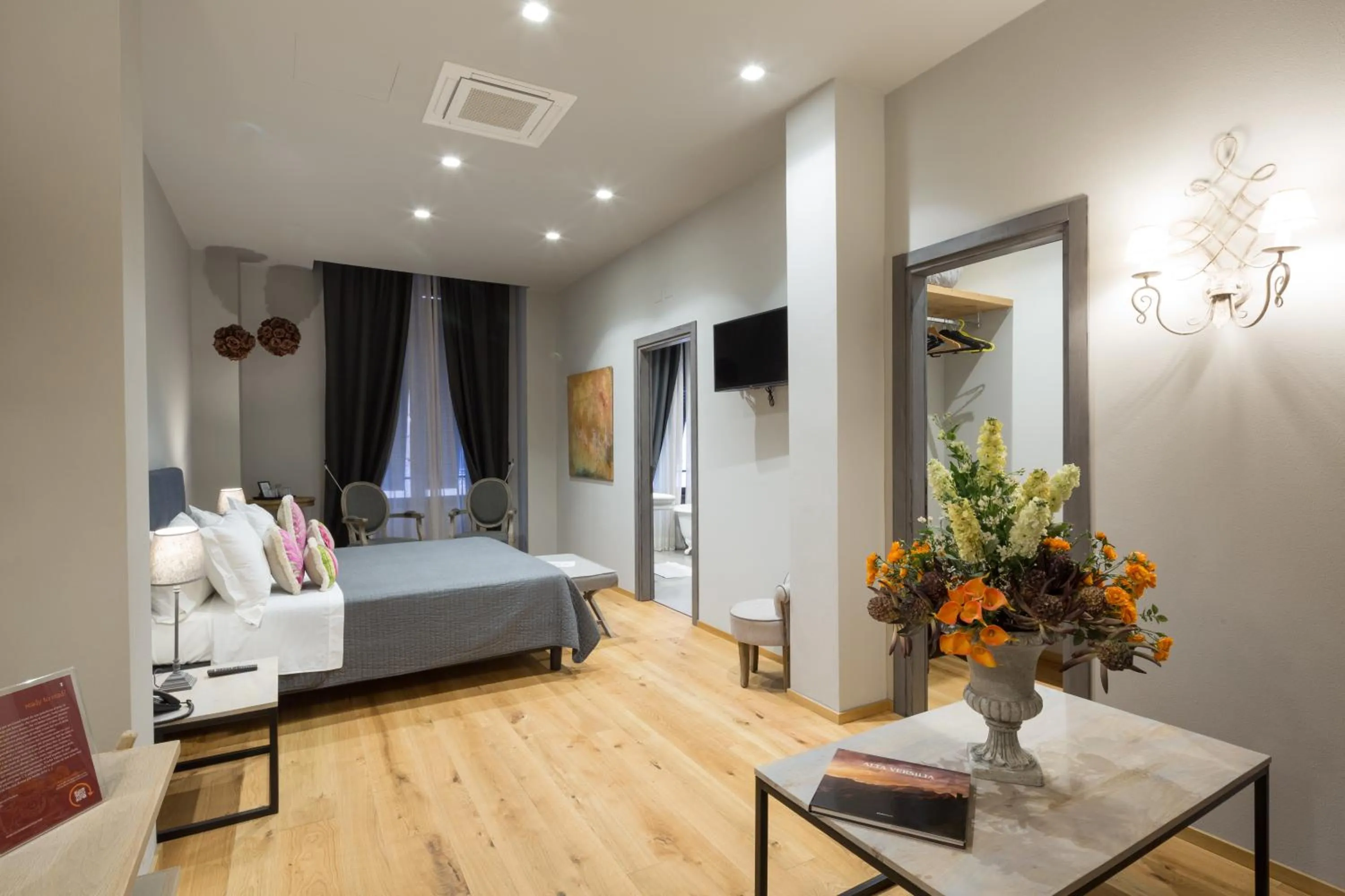 Bedroom, Bed in Il Duomo Luxury Suite