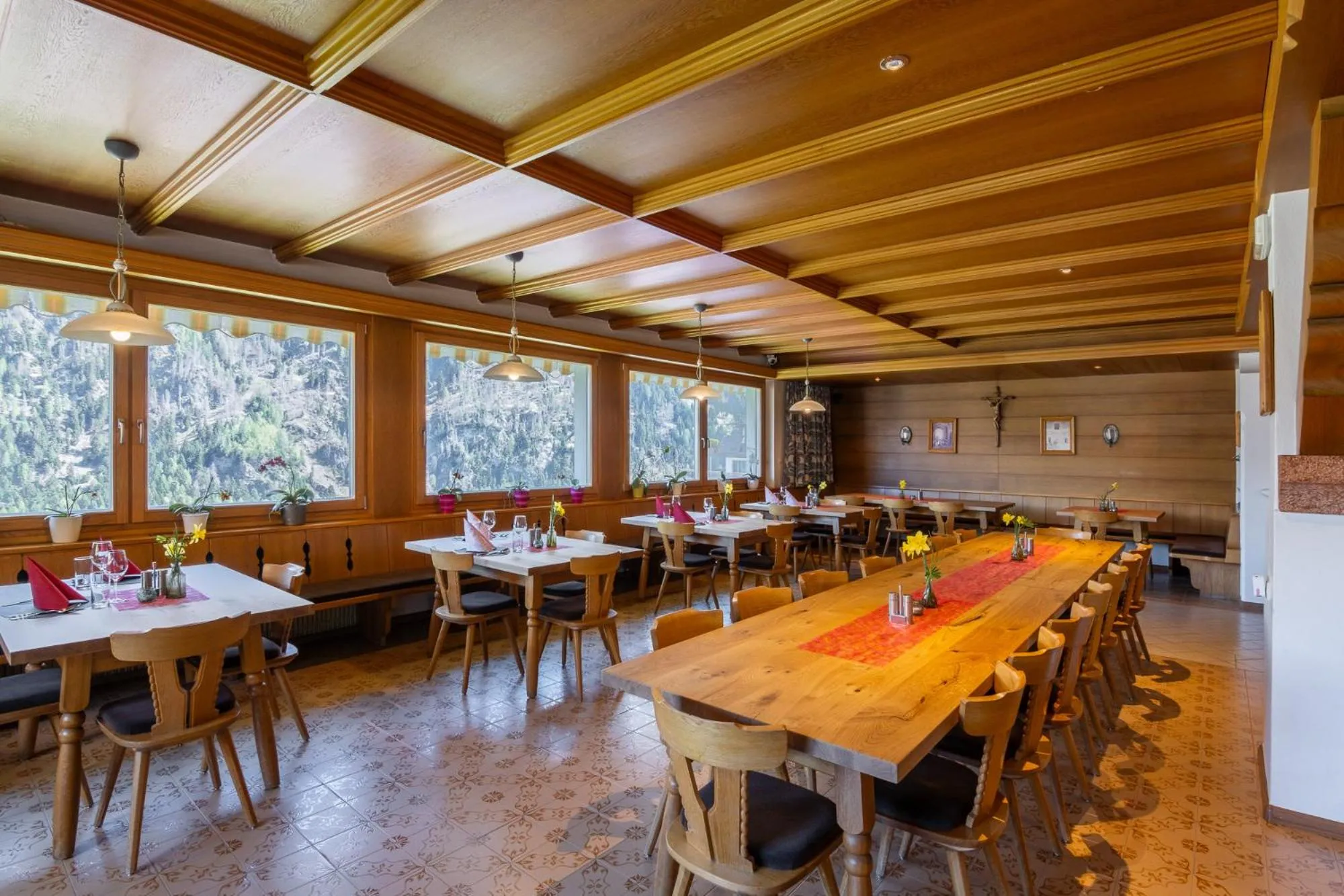 Restaurant/places to eat in Hotel Chavalatsch